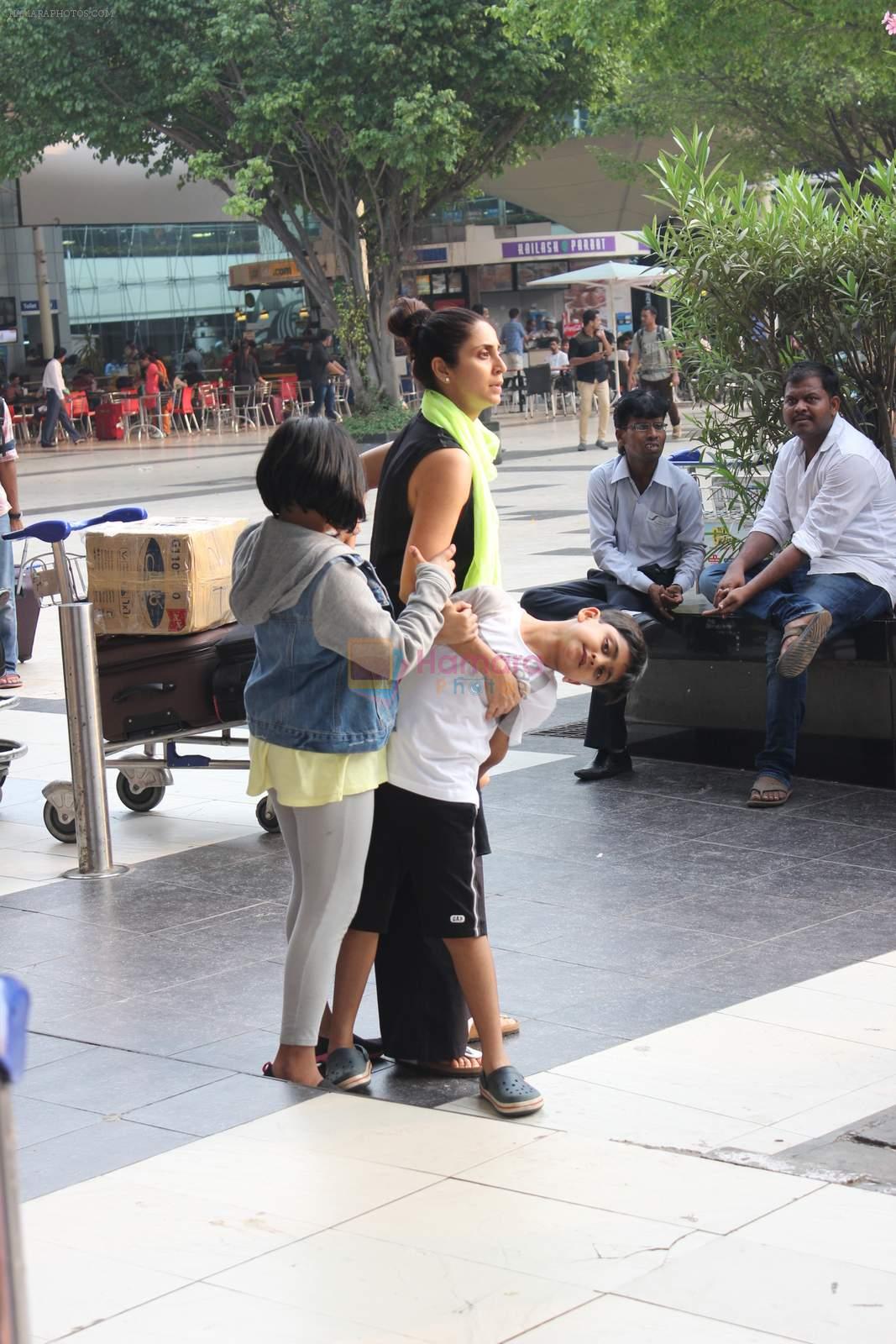 Ram Kapoor with wife and Kids snapped at airport on 18th Oct 2015