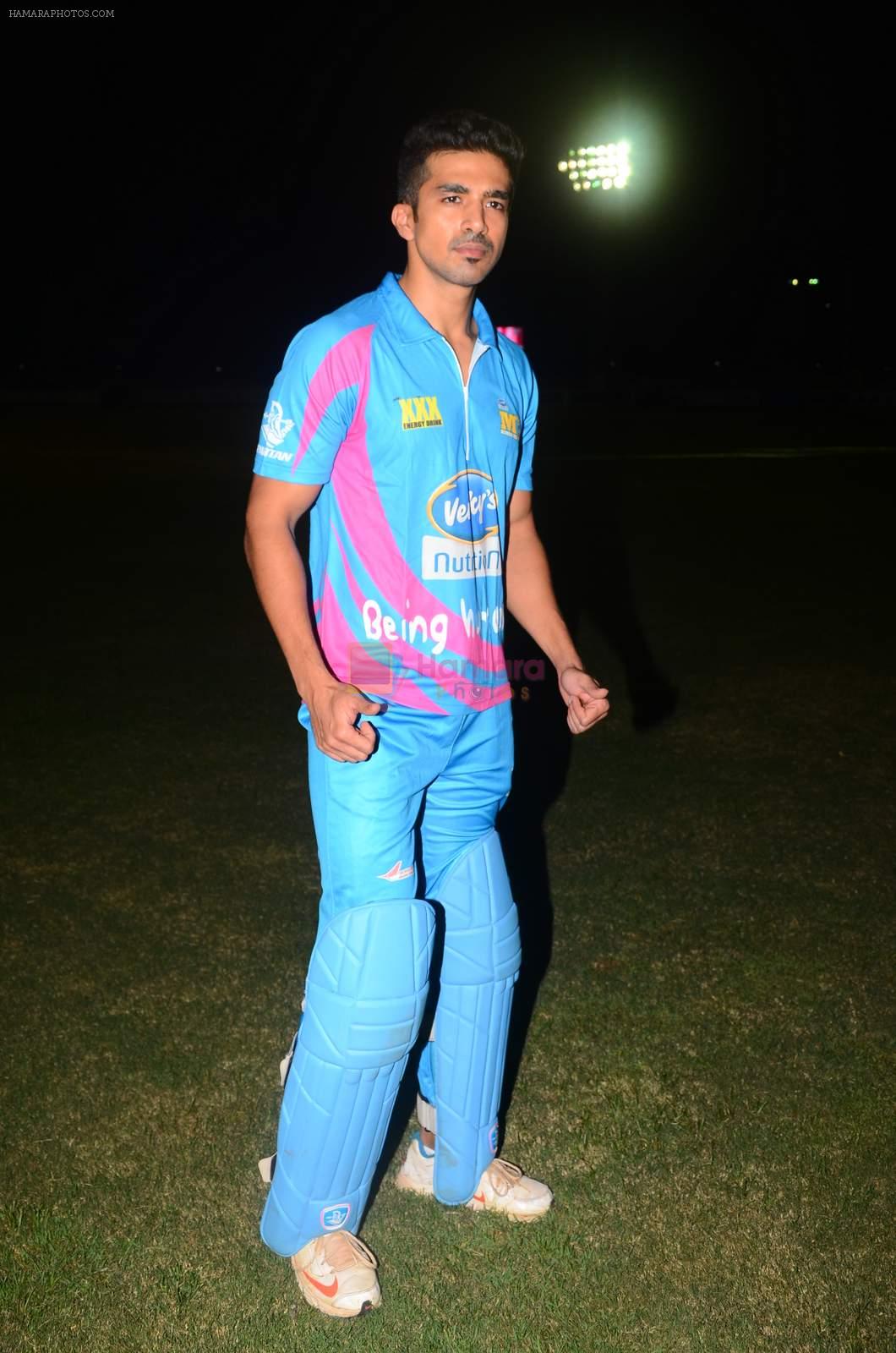 Saqib Saleem at Sunil Shetty's Mumbai Heroes at Pitch Blue corporate match on 20th Oct 2015