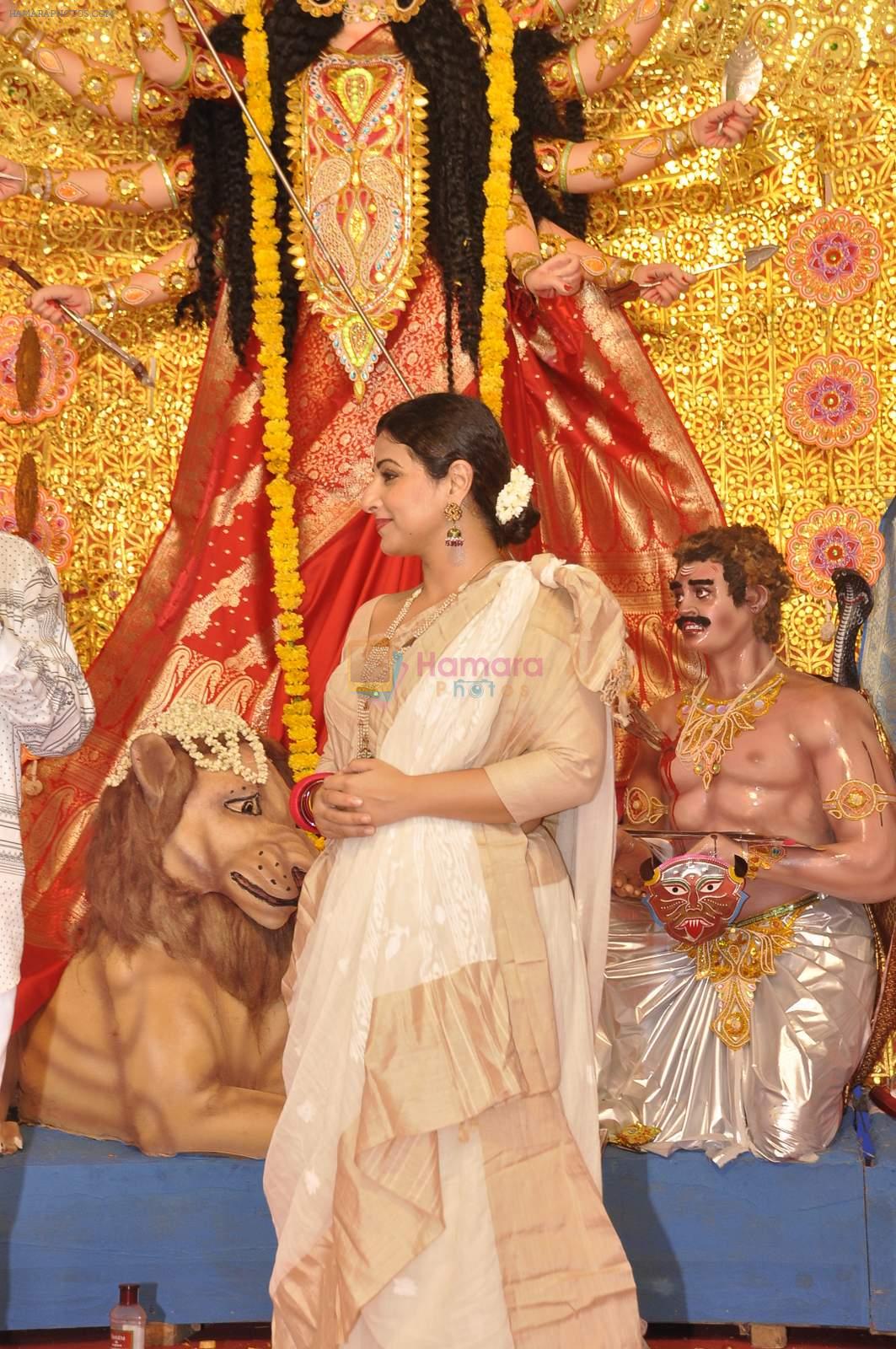 Vidya Balan at durga pnadal on 20th Oct 2015