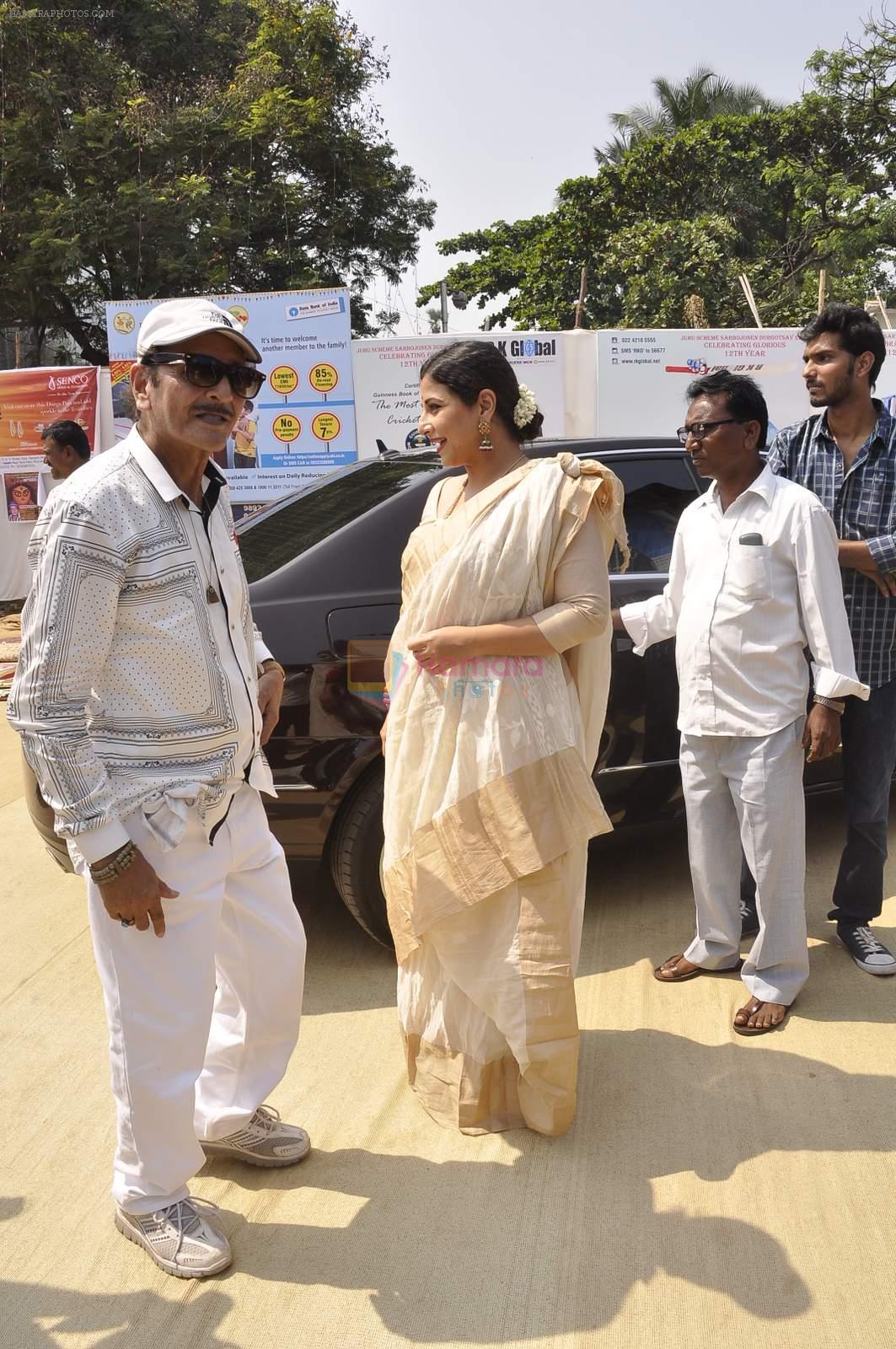 Vidya Balan at durga pnadal on 20th Oct 2015