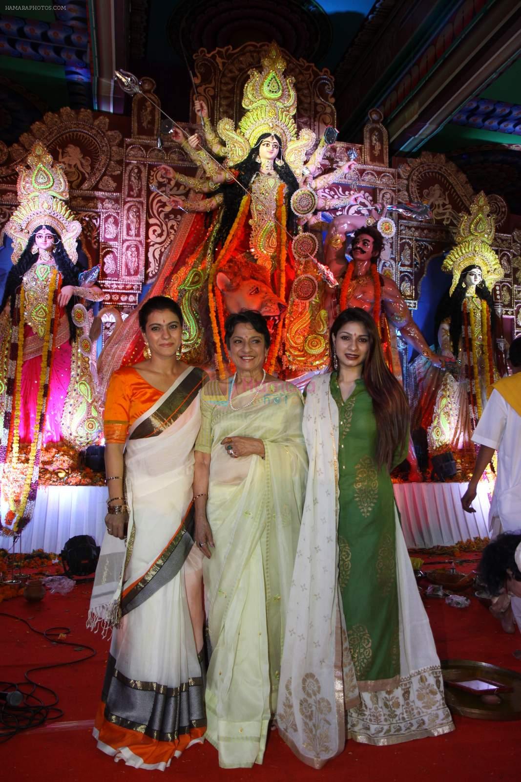 Kajol, Tanuja, Tanisha Mukherjee at North Bombay Sarbojanin Durga Puja 2015 on 22nd Oct 2015