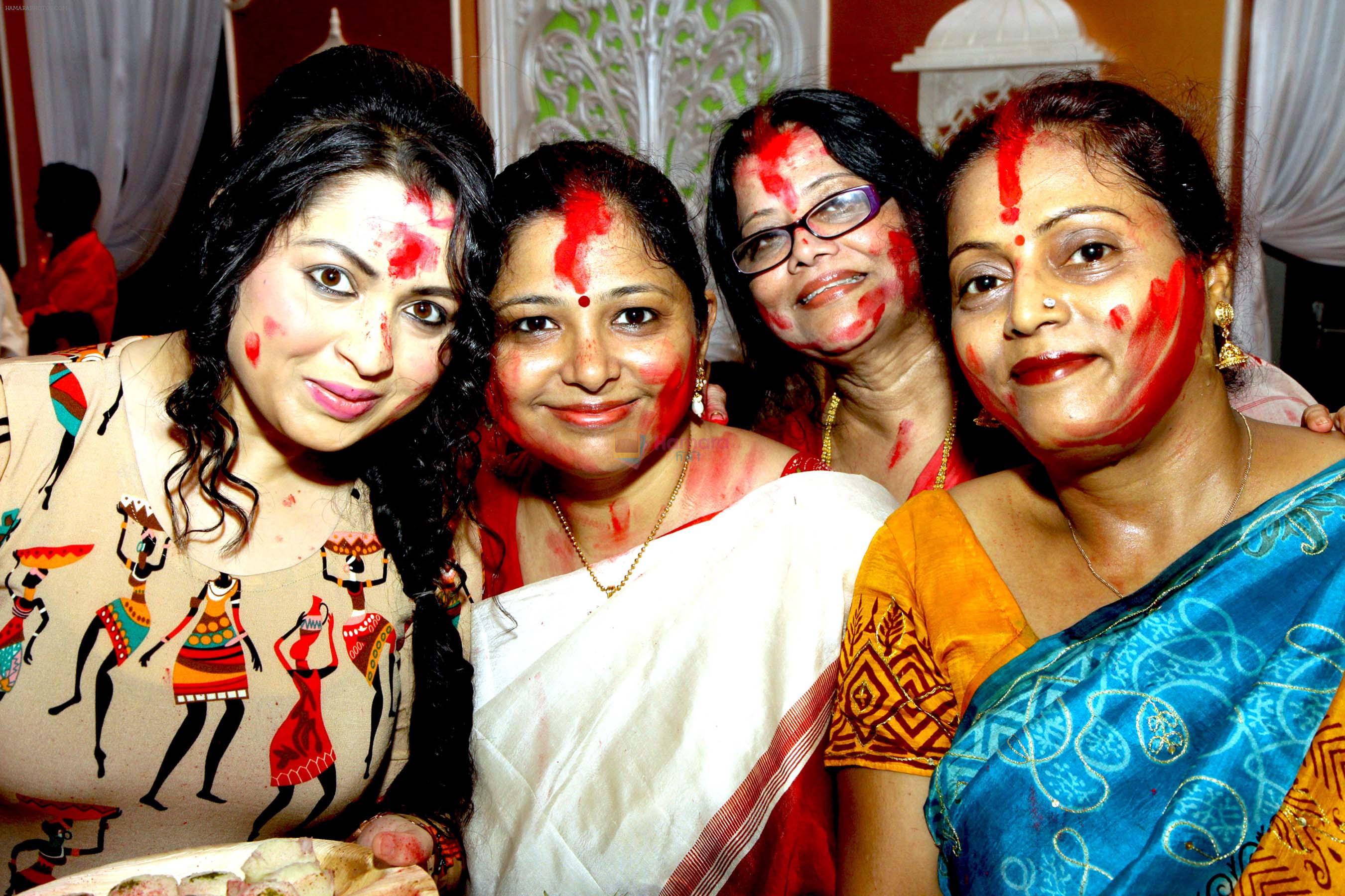 Misti Mukerjee went for sindoor khela at Bangur Nagar Sarvjanik Durga Puja on 23rd Oct 2015