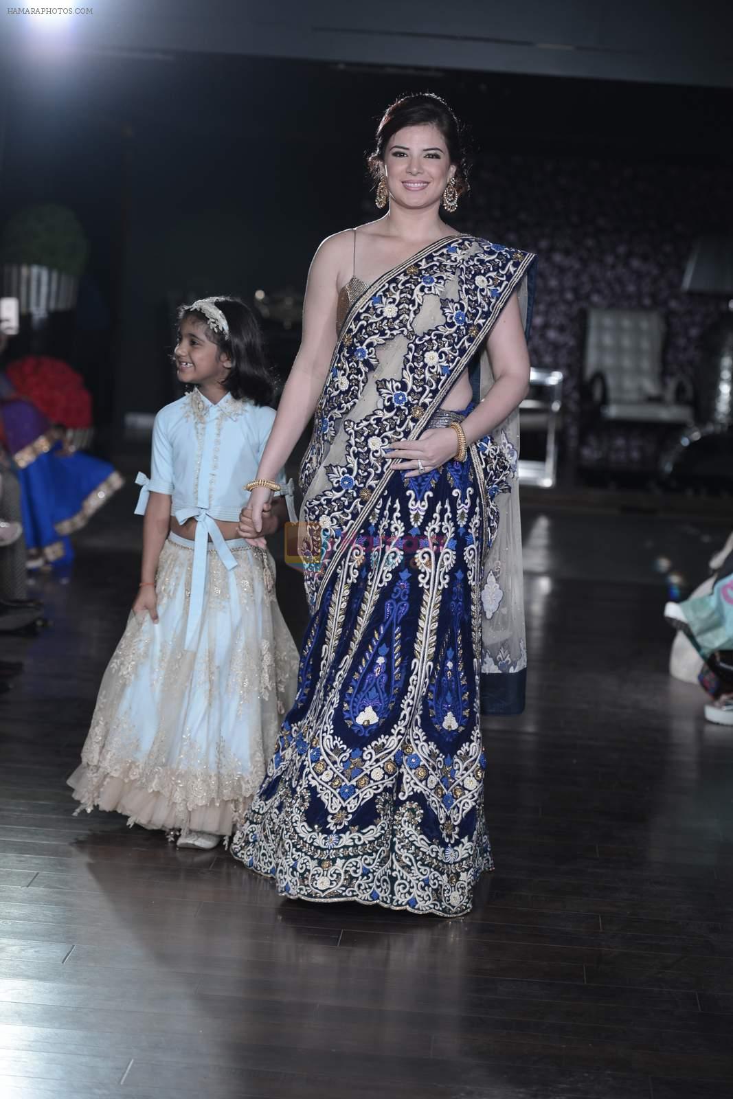 Urvashi Sharma walks for Amy Billimoria charity show in Juhu, Mumbai on 26th Oct 2015