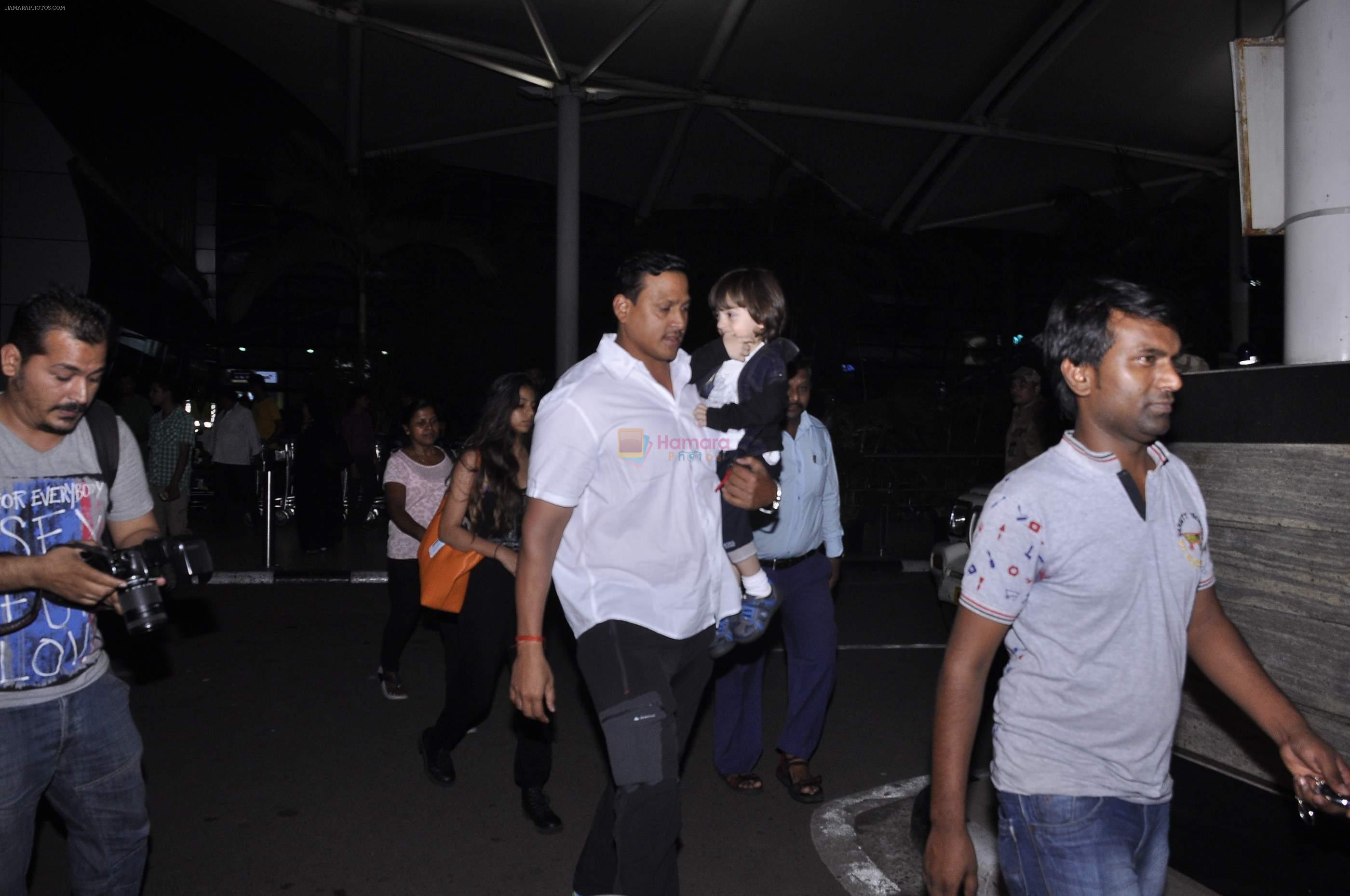 Suhana and ABRam snapped at the airport on 27th Oct 2015