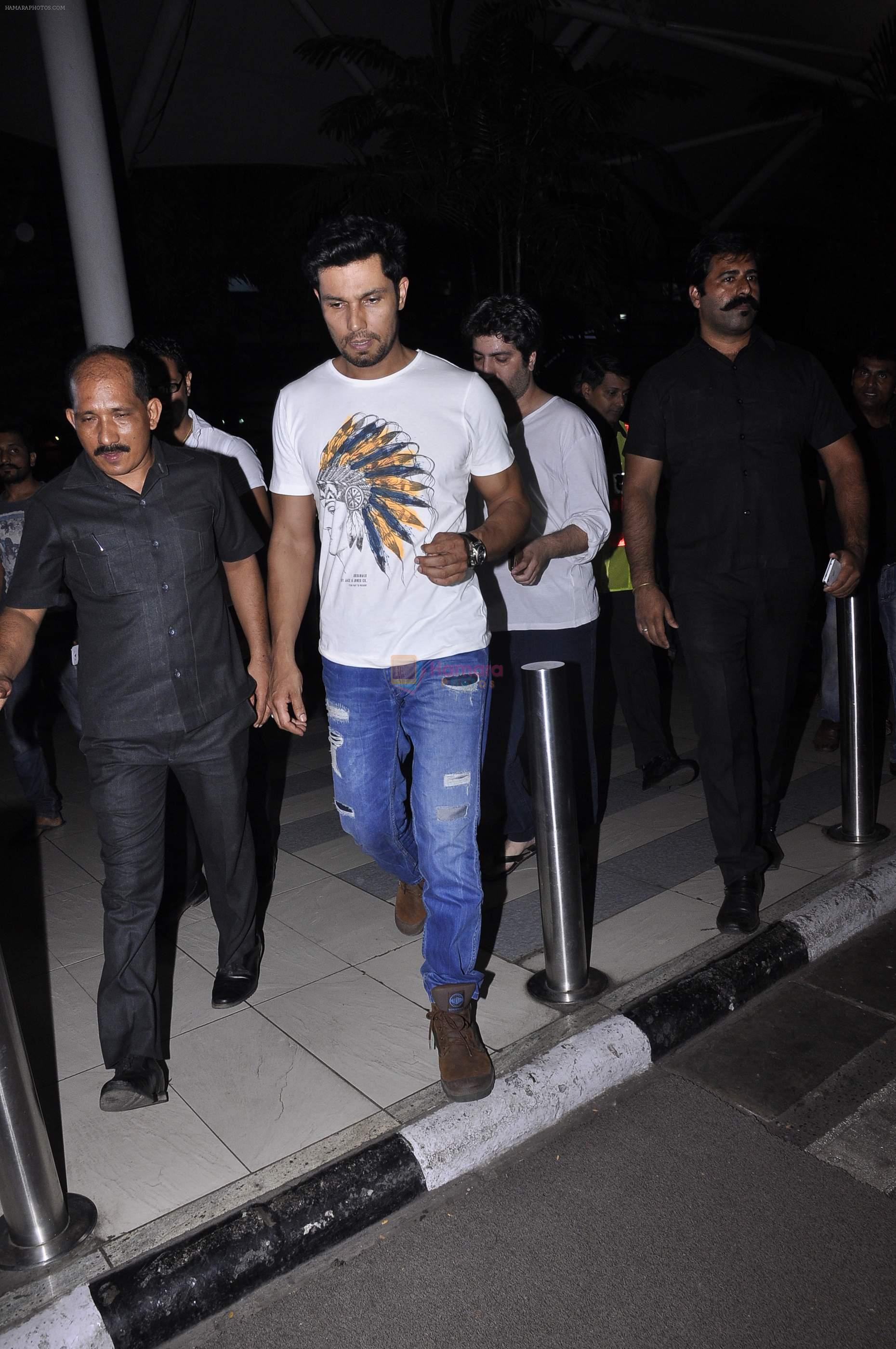 Randeep Hooda at the Airport after promoting Main Aur Charles on 27th Oct 2015