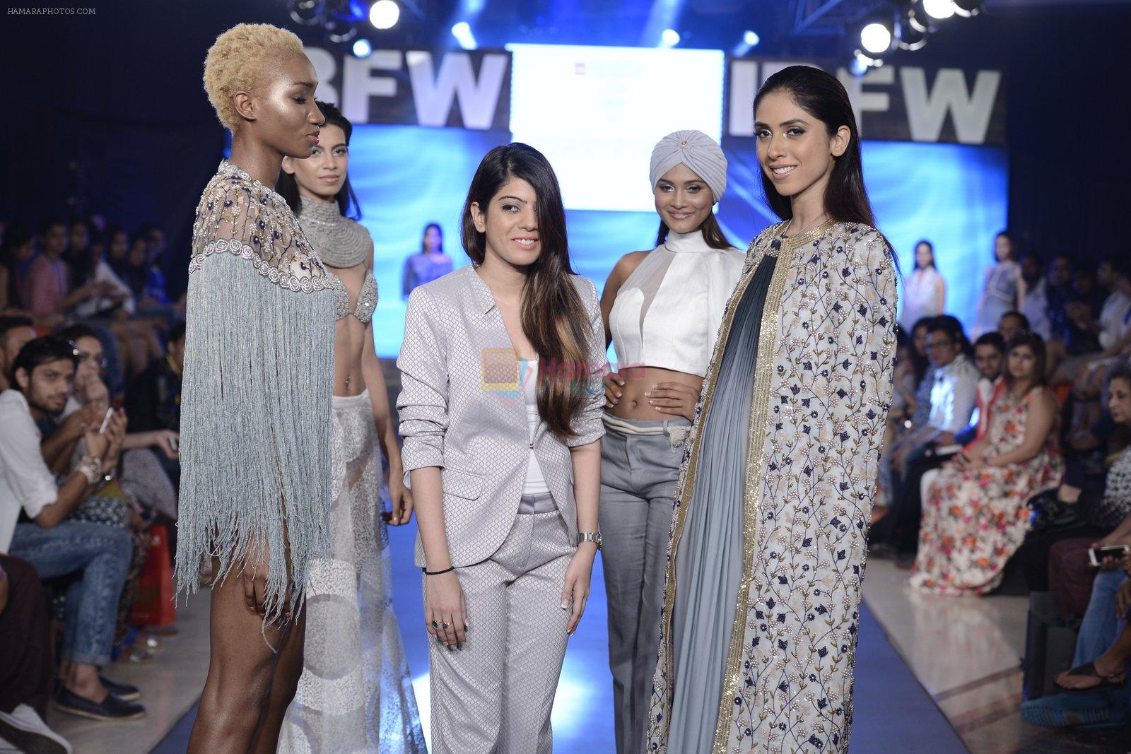 Model walk the ramp for Advitya by Esha Sethi Thirani Show at Gionee india beach fashion week day 1 on 29th Oct 2015