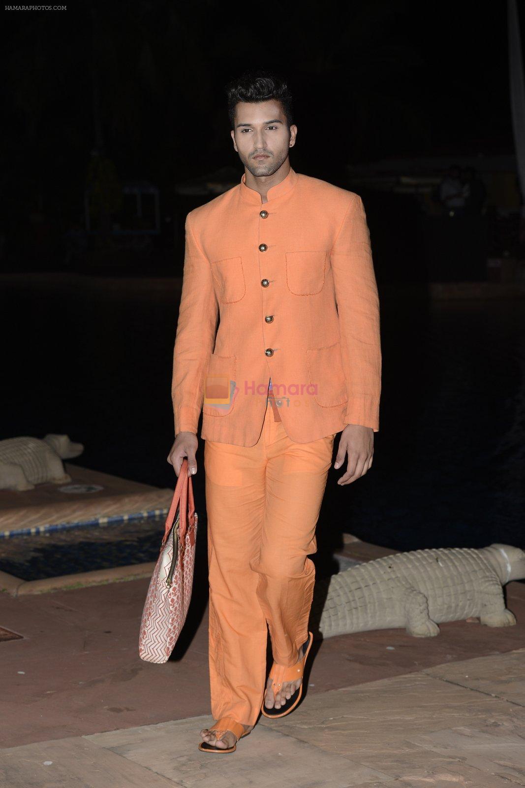 Model walk the ramp for Manoviraj Khosla Show at Gionee india beach fashion week day 1 on 29th Oct 2015