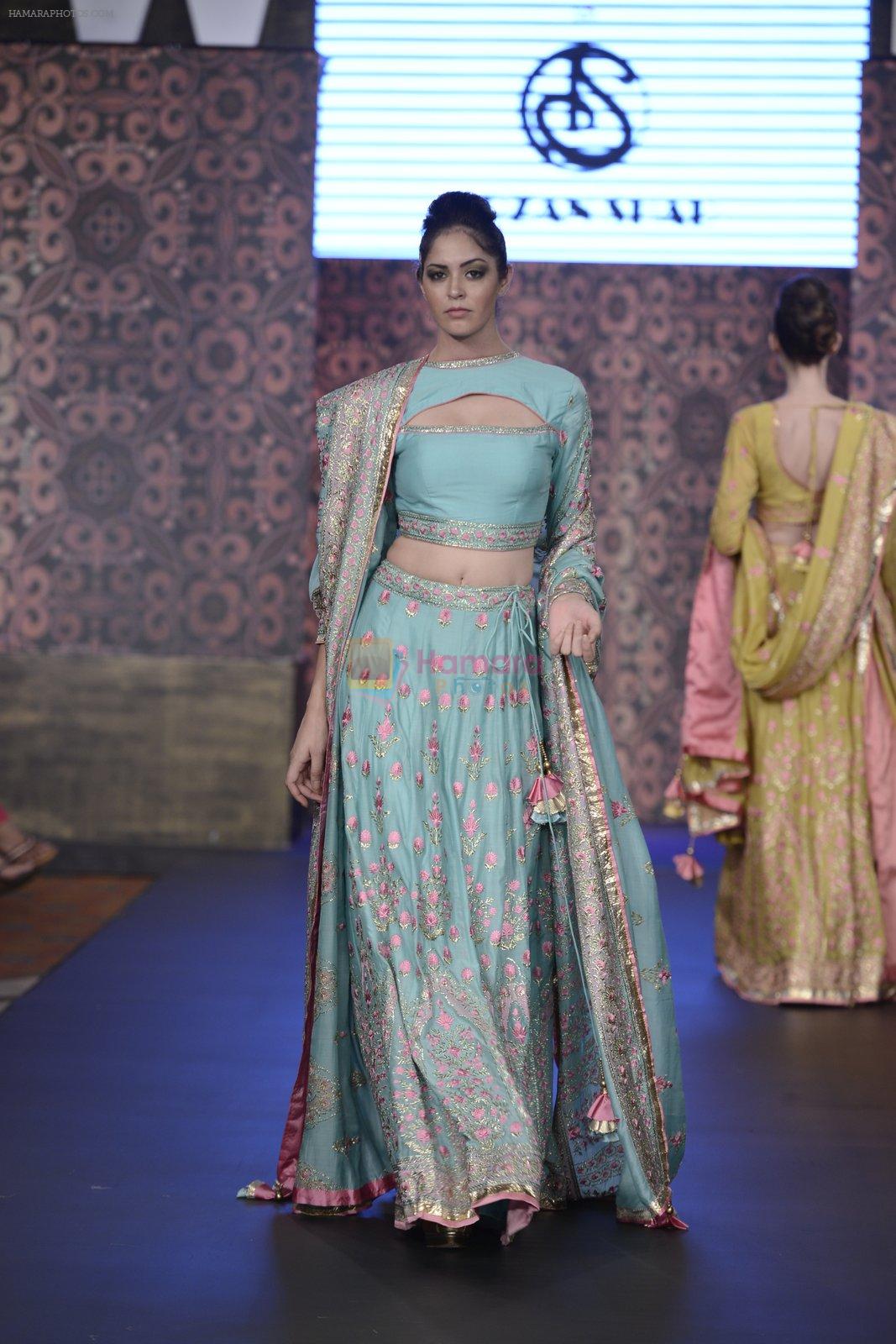 Model walk the ramp for Arzan Shad Show at Gionee india beach fashion week day 1 on 29th Oct 2015