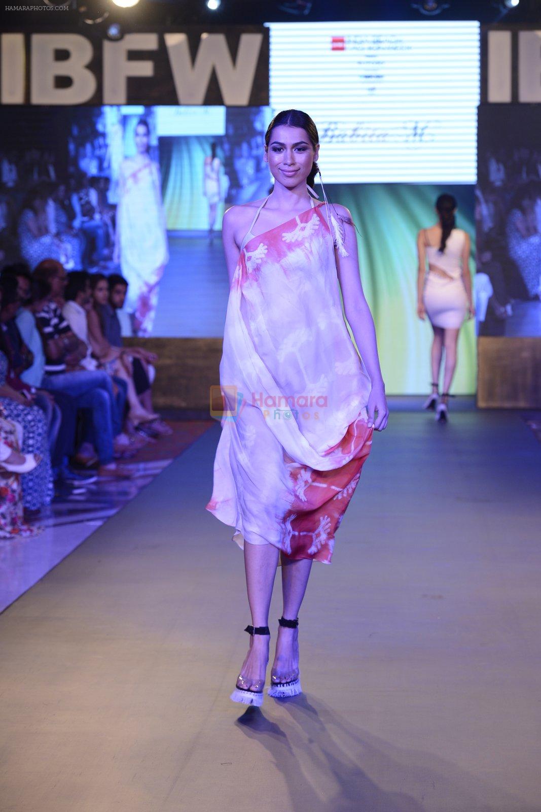 Model walk the ramp for Babita Malkani Show at Gionee india beach fashion week day 1 on 29th Oct 2015