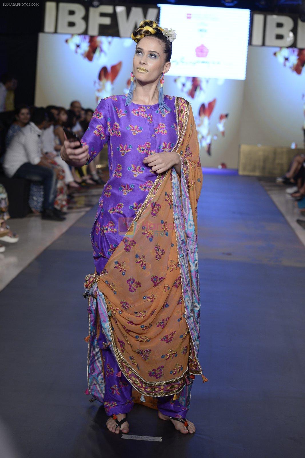 Model walk the ramp for Anupama Dayal Show at Gionee india beach fashion week day 1 on 29th Oct 2015