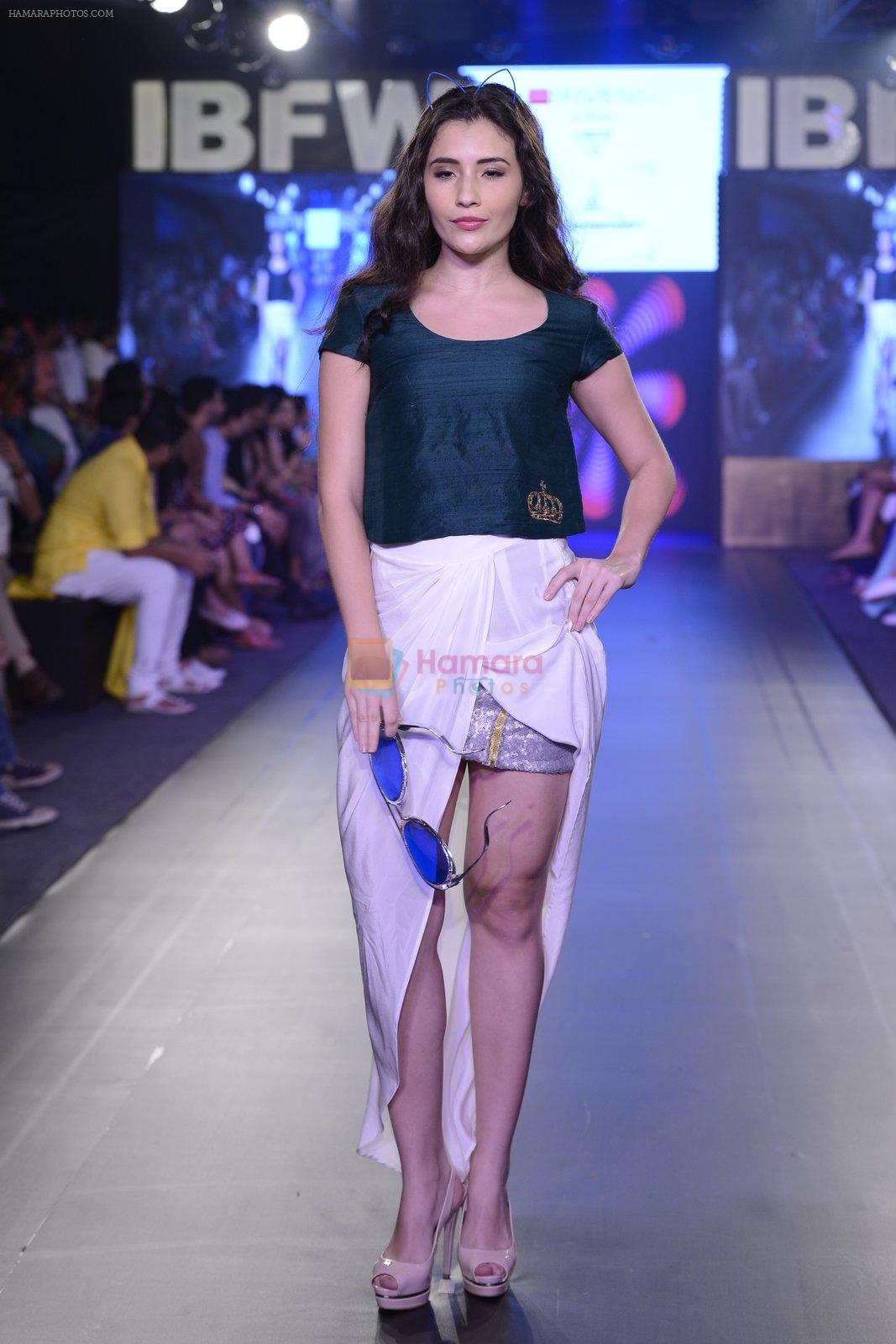 Model walk the ramp for Urvee Adhikari show on day 3 of Gionee India Beach Fashion Week on 31st Oct 2015
