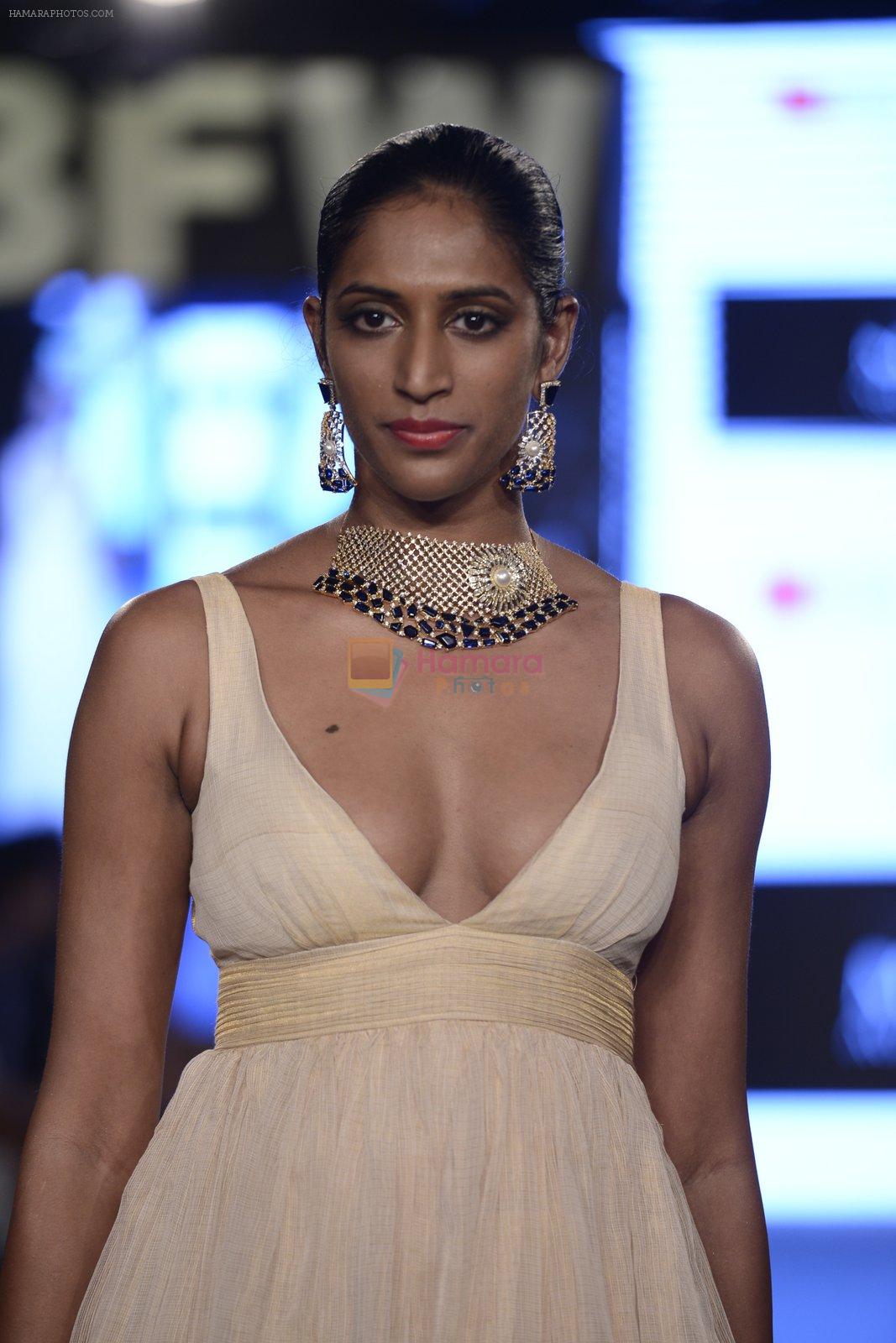 Model walk the ramp for Moni Aggarwal show on day 3 of Gionee India Beach Fashion Week on 31st Oct 2015
