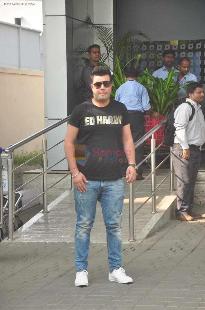Varun Sharma snapped at the airport on 30th Oct 2015