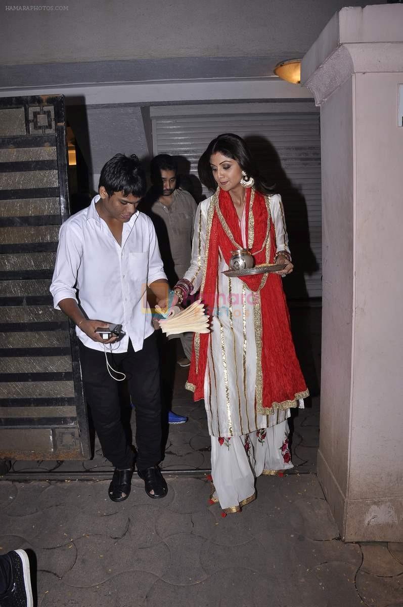 Shilpa Shetty, Raj Kundra at Karva chauth celebrations at Anil Kapoors residence on 30th Oct 2015
