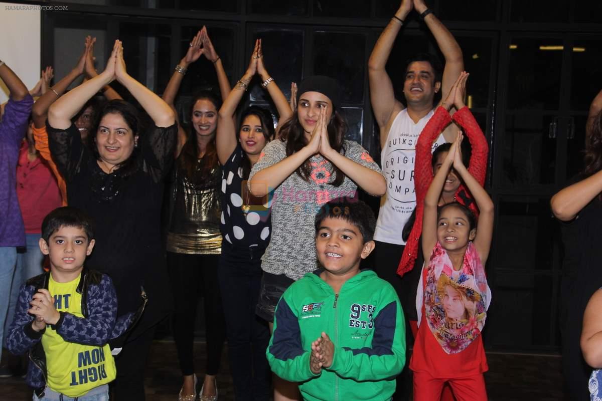 Parineeti Chopra at Dance Competition organised by Strut Academy at Khar on 30th Oct 2015