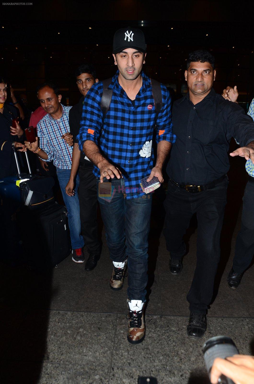 Ranbir Kapoor at airport on 5th Nov 2015