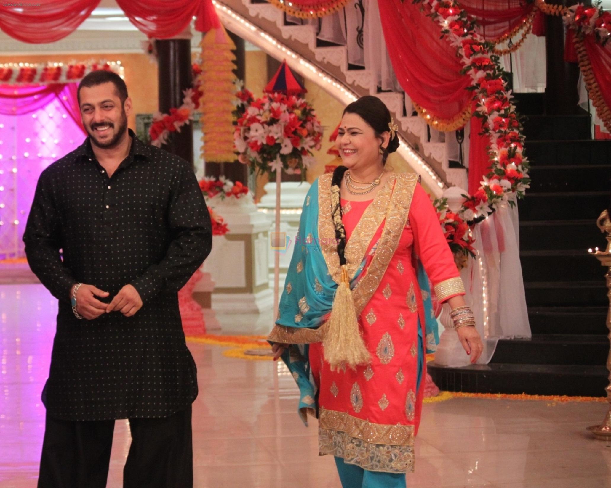 Salman Khan on the sets of Zee TV's kumkum Bhagya to promote their movie Prem Ratan Dhan Payo