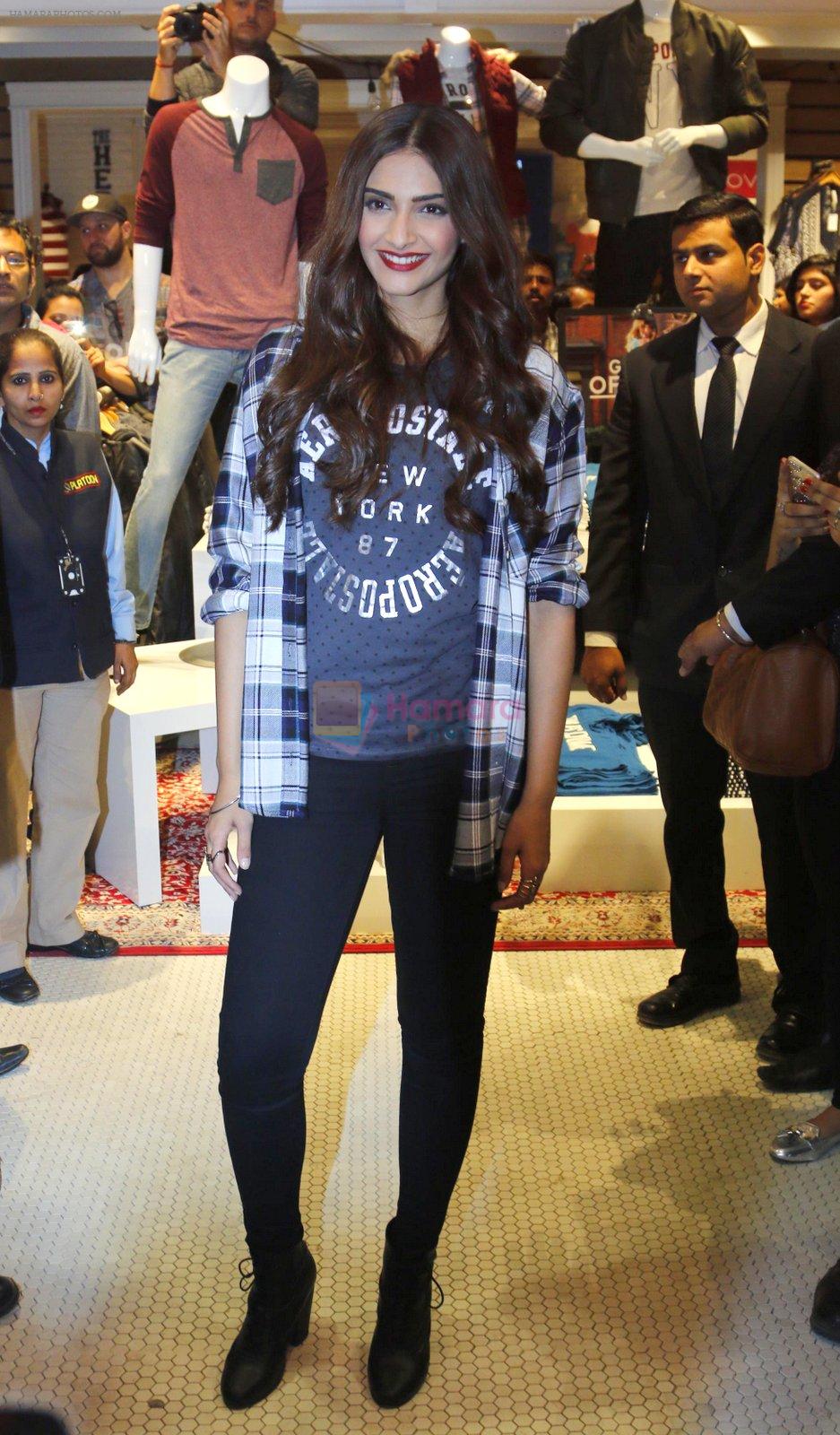 Sonam Kapoor in Delhi on 7th Nov 2015