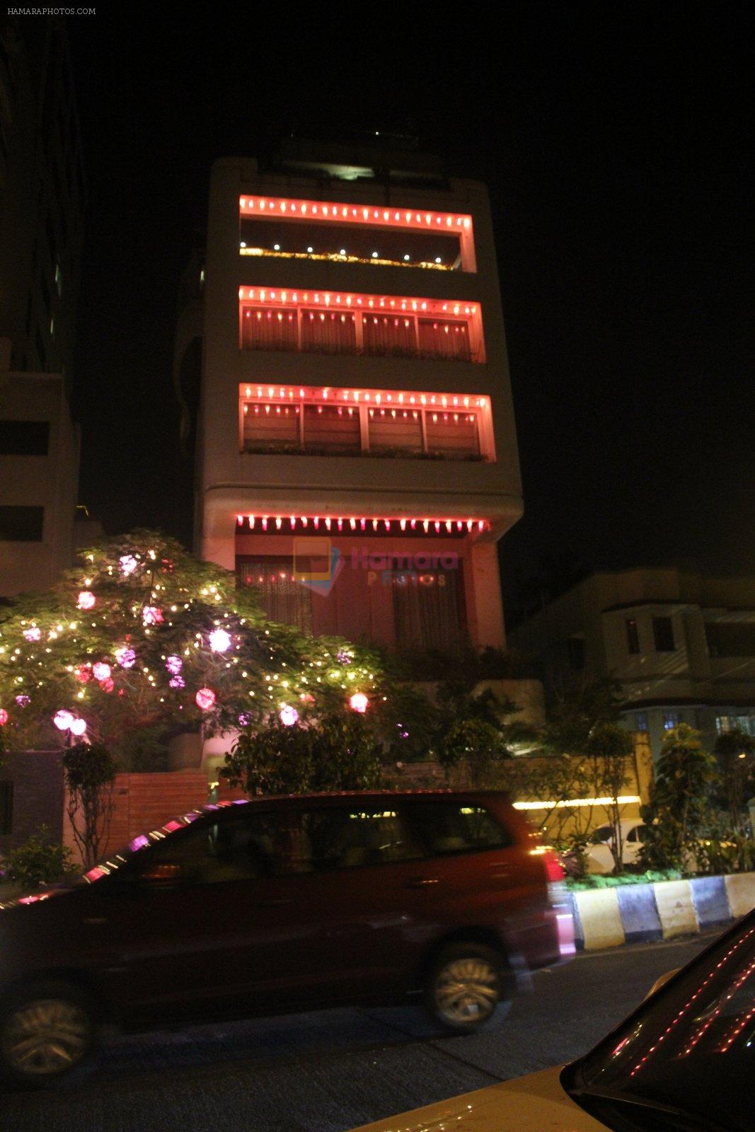 Abhishek's new home lit up for Diwali on 7th Nov 2015