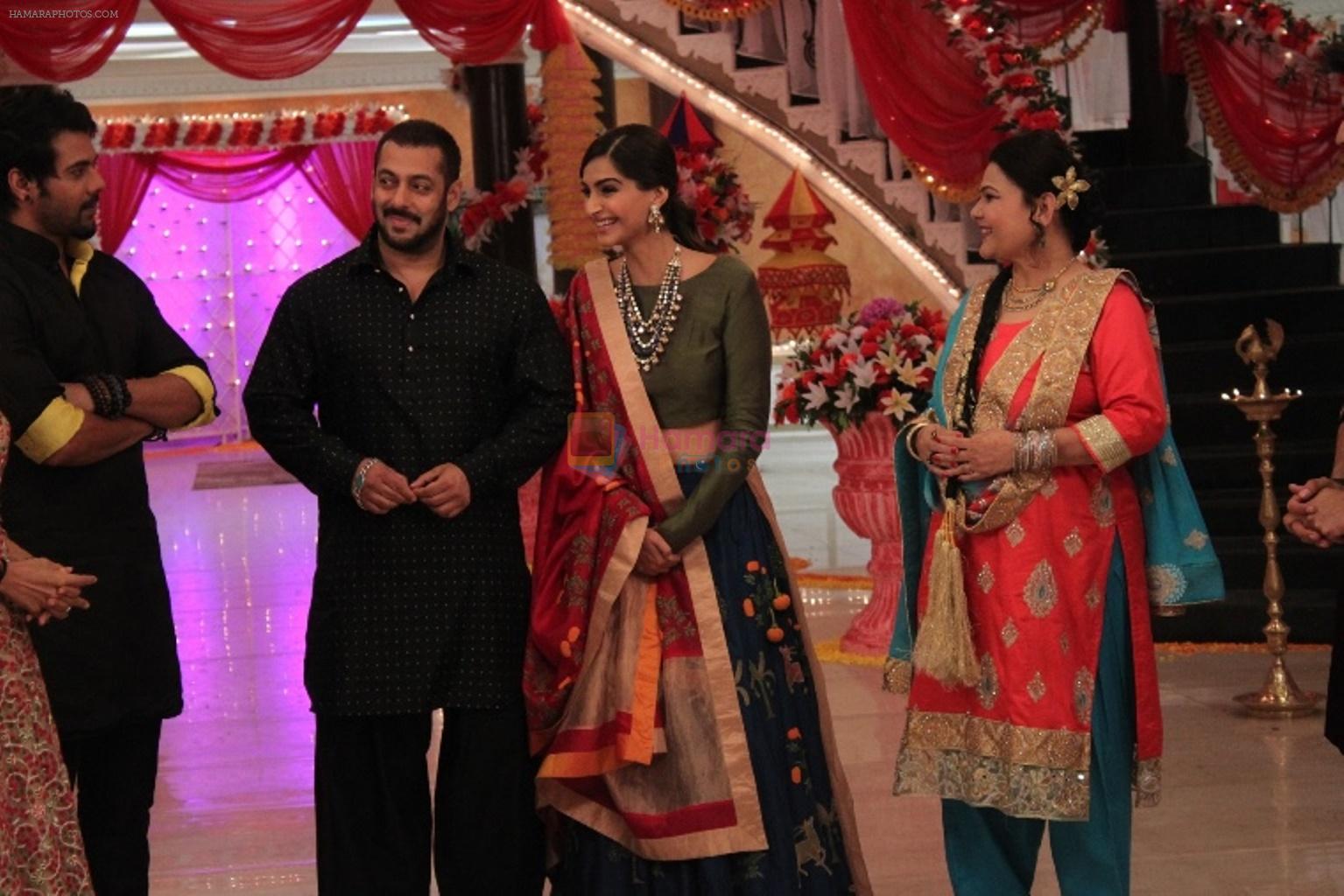 Salman Khan, Sonam Kapoor on the sets of Zee TV's kumkum Bhagya to promote their movie Prem Ratan Dhan Payo