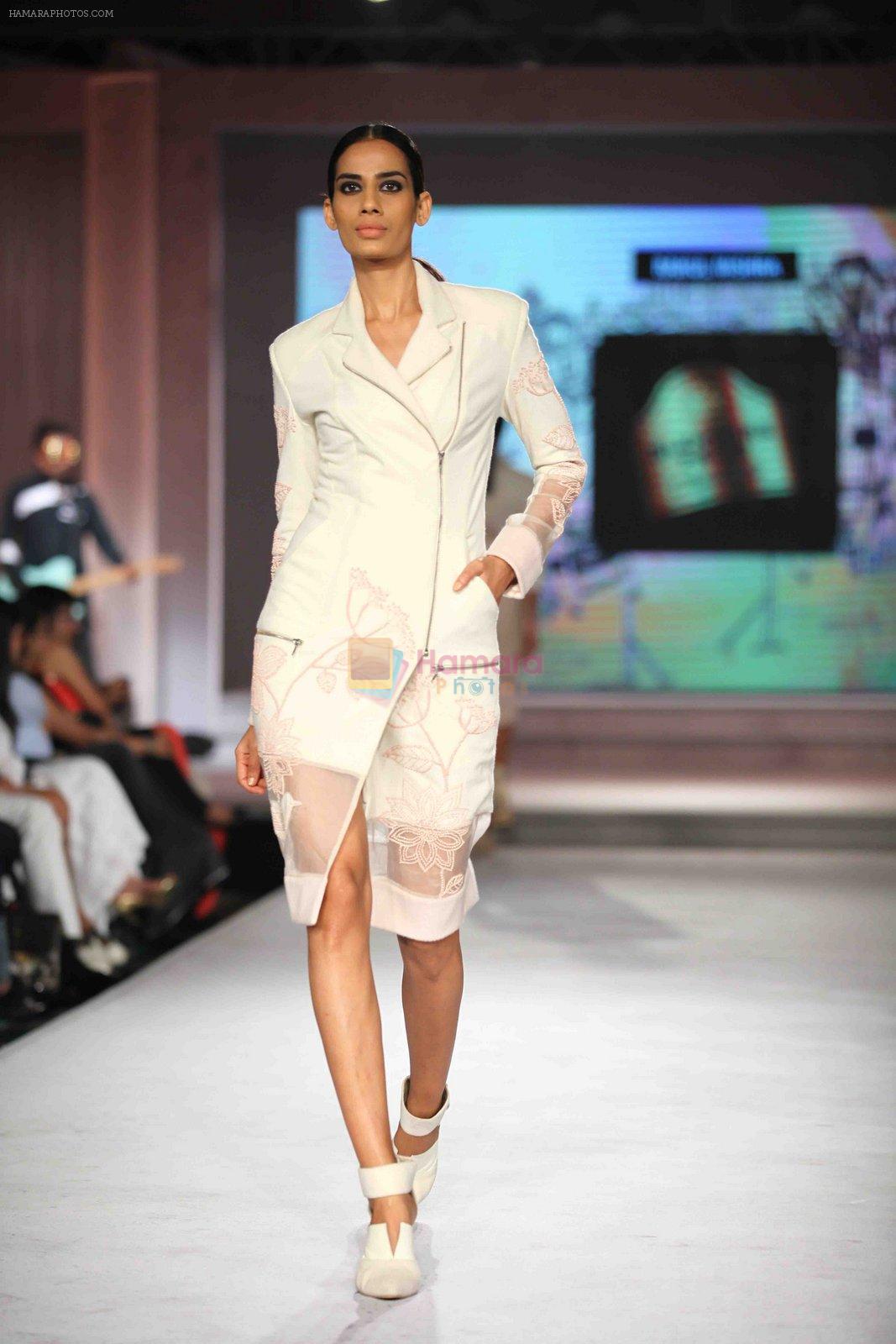 Model walks for Rahul Mishra in Kolkata for Blenders show on 8th Nov 2015