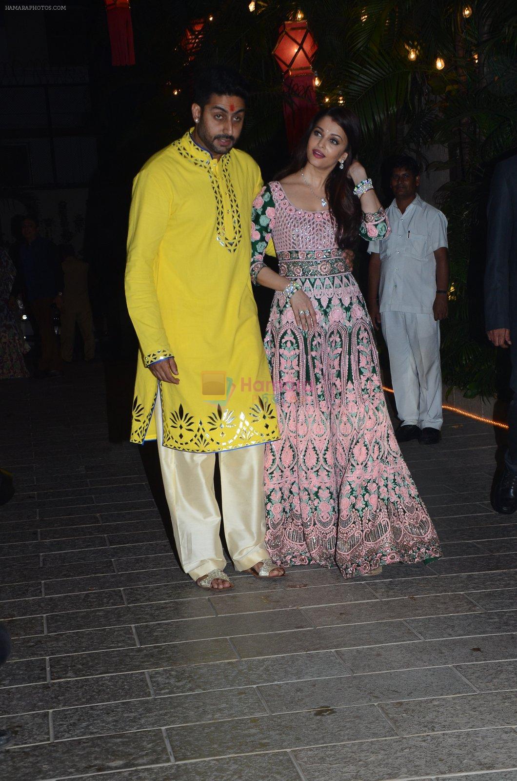 Abhishek Bachchan, Aishwarya Rai Bachchan at Big B's Diwali Bash on 11th Nov 2015