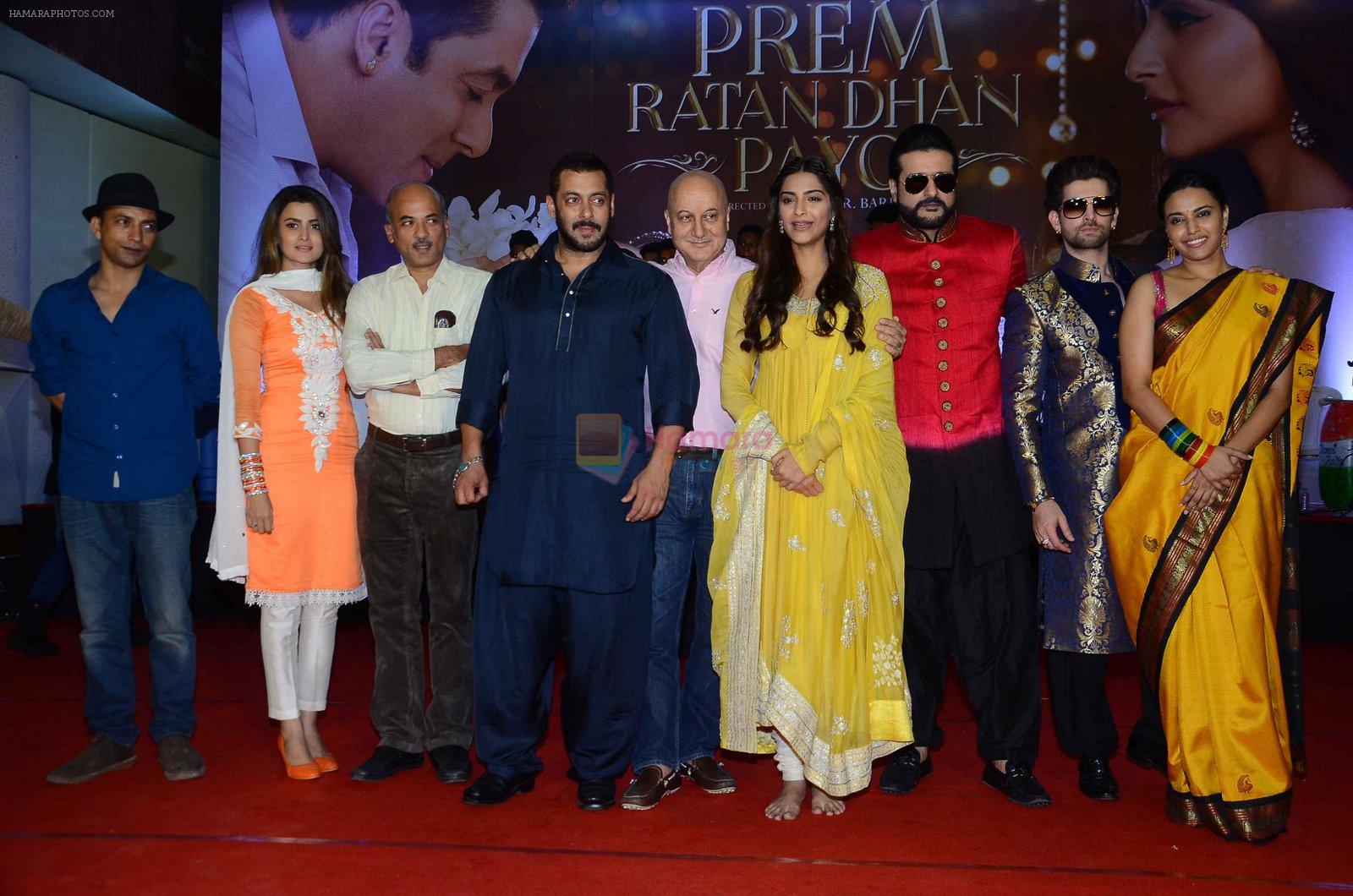 Neil Mukesh, Anupam Kher, Salman Khan,Sooraj Barjatya, Swara Bhaskar,Sonam Kapoor,Armaan at prem ratan dhan payo dharavi Band on 11th Nov 2015