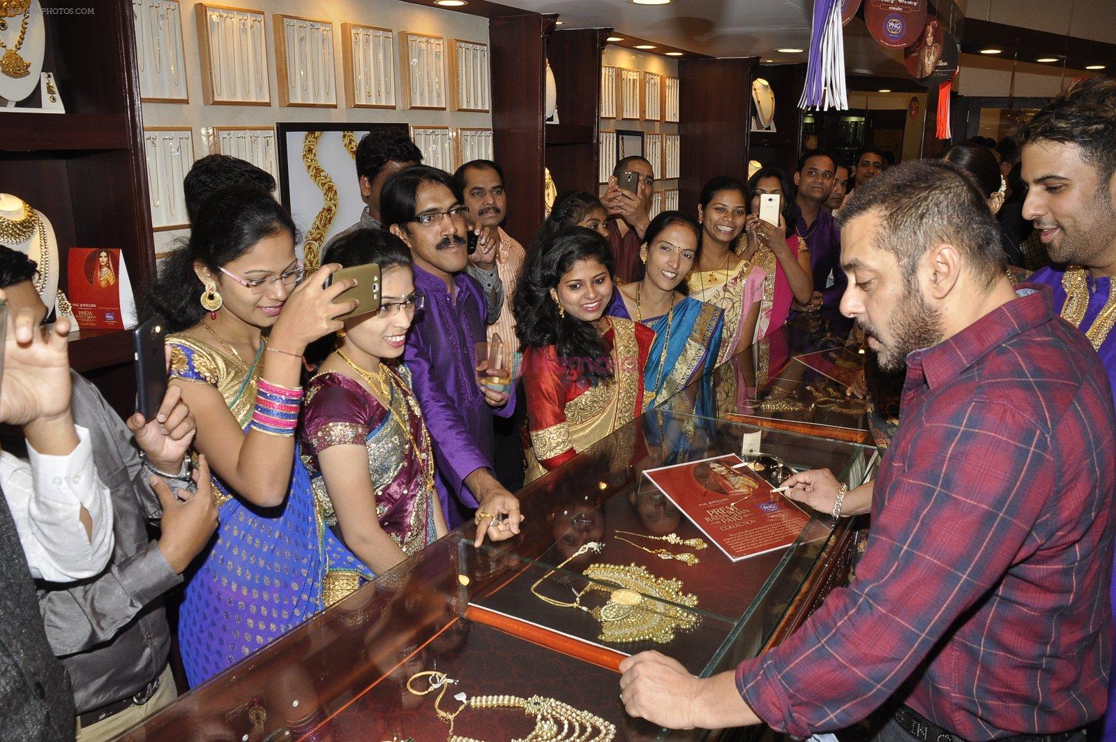 Salman Khan at PN Gadgil jewellers promotions event on 13th Nov 2015