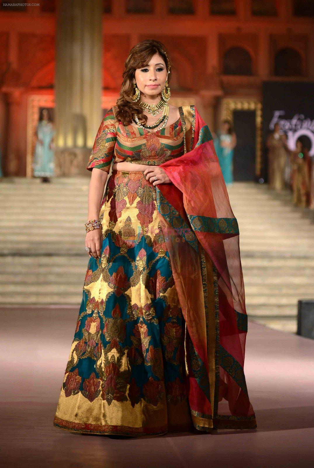 Leena Singh Show at Cancer Society of Hope fashion show in Delhi on 15th Nov 2015