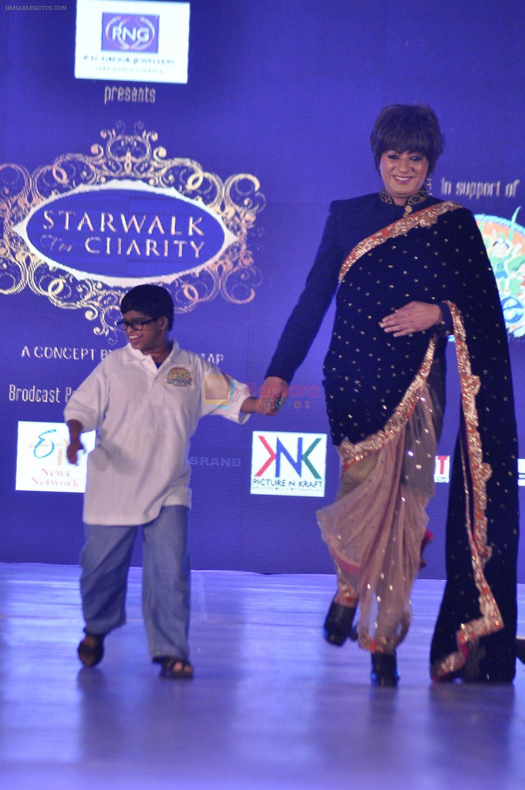Rohit Verma  walk the ramp for Manali Jagtap Show on 15th Nov 2015