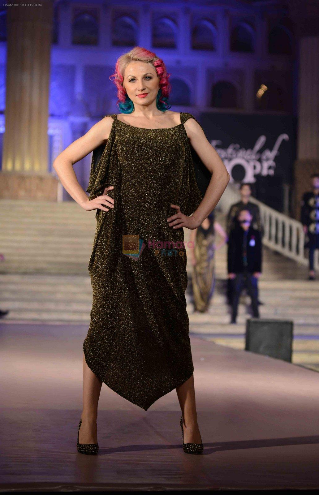 Vesna Jacab at Cancer Society of Hope fashion show in Delhi on 15th Nov 2015