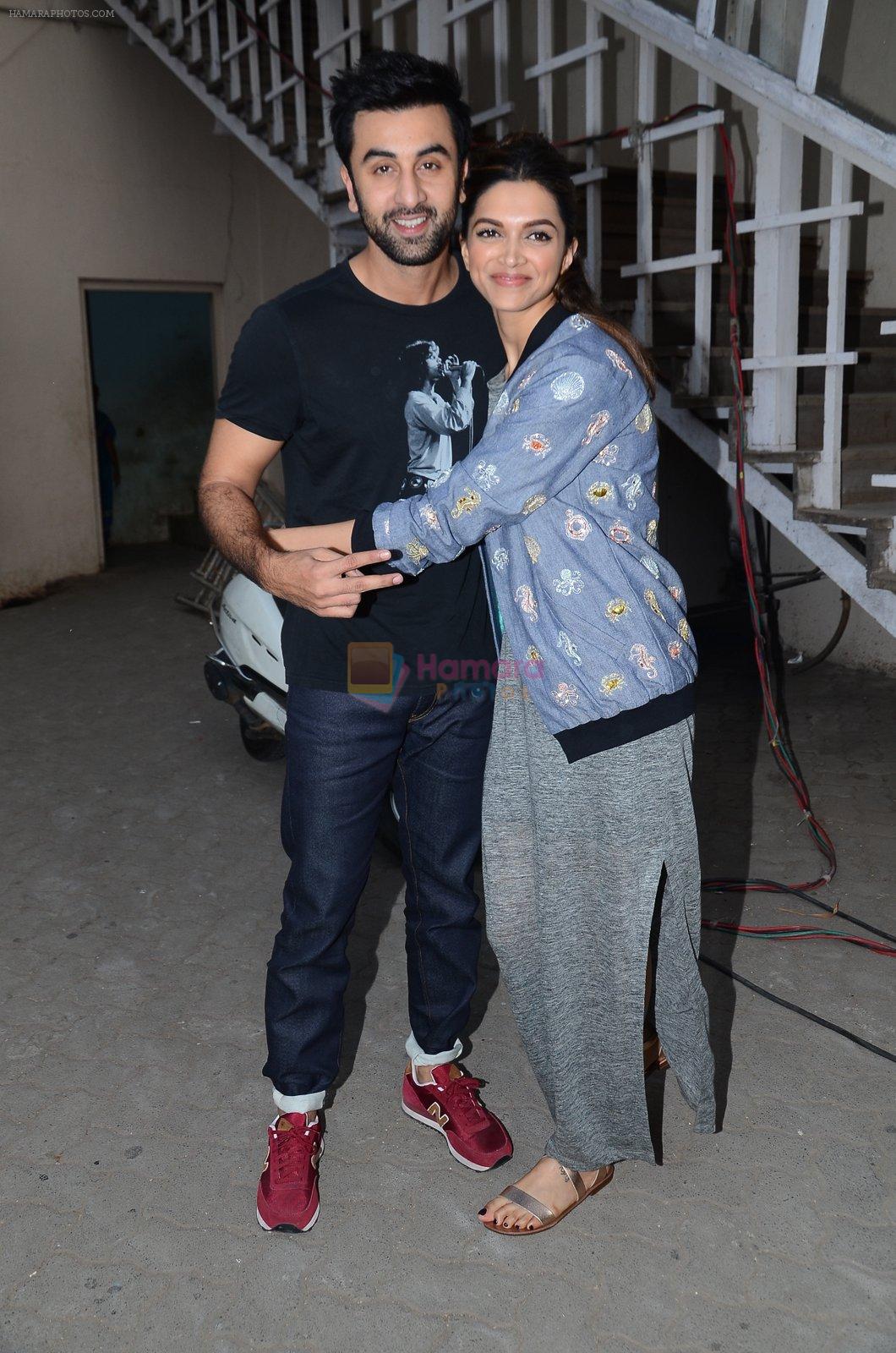 Ranbir Kapoor, Deepika Padukone snapped in Mumbai on 16th Nov 2015