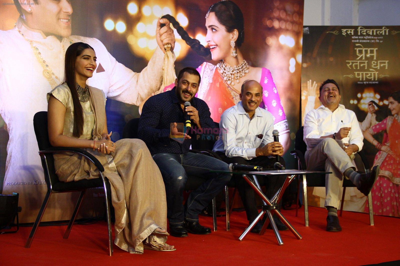 Sonam Kapoor, Salman Khan, Sooraj Barjatya at Prem Ratan Dhan Payo press meet in Mumbai on 16th Nov 2015