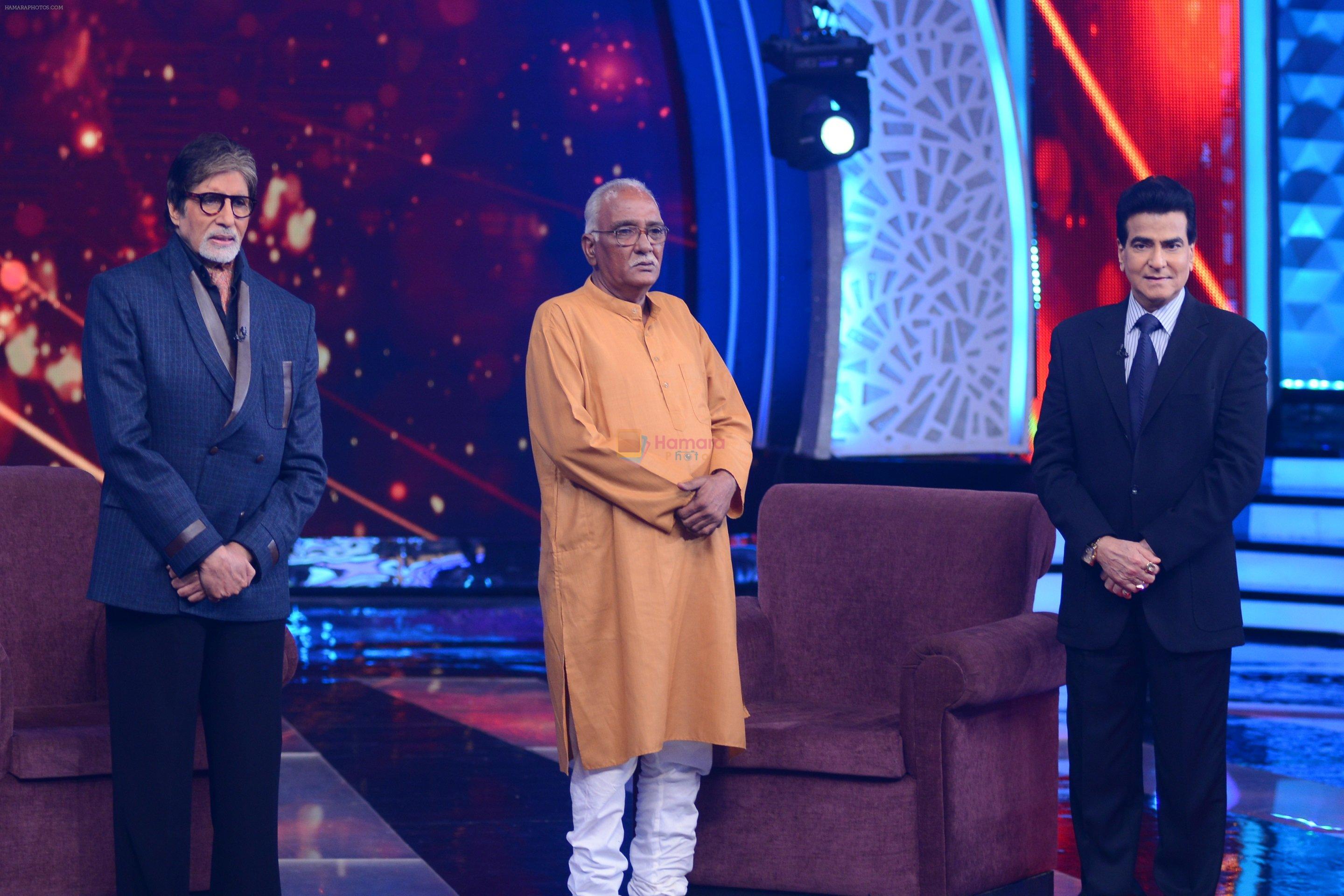 Amitabh Bachchan, Aaj Ki Raat Hai Zindagi Hero Vijay Thakur and Jeetendra on the sets of Aaj Ki Raat Hai Zindagi