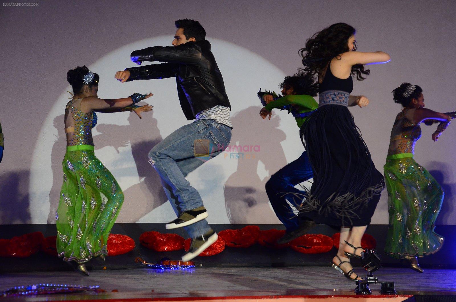 Varun Dhawan, Kriti Sanon at Dilwale song launch in Mumbai on 18th Nov 2015