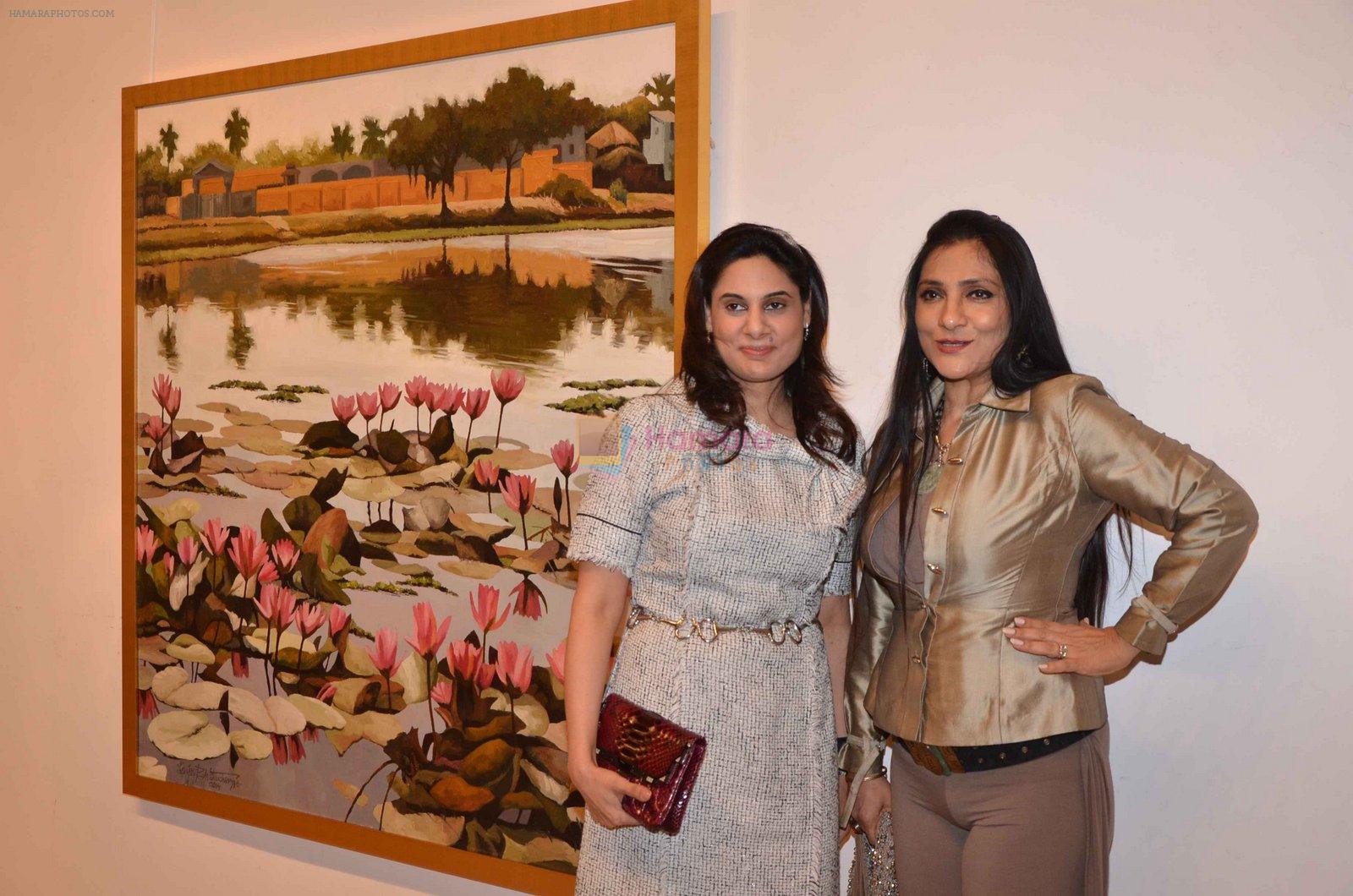 Aarti Surendranath at art exhibition launch with Bindu Kapoor of Yes Bank on 18th Nov 2015
