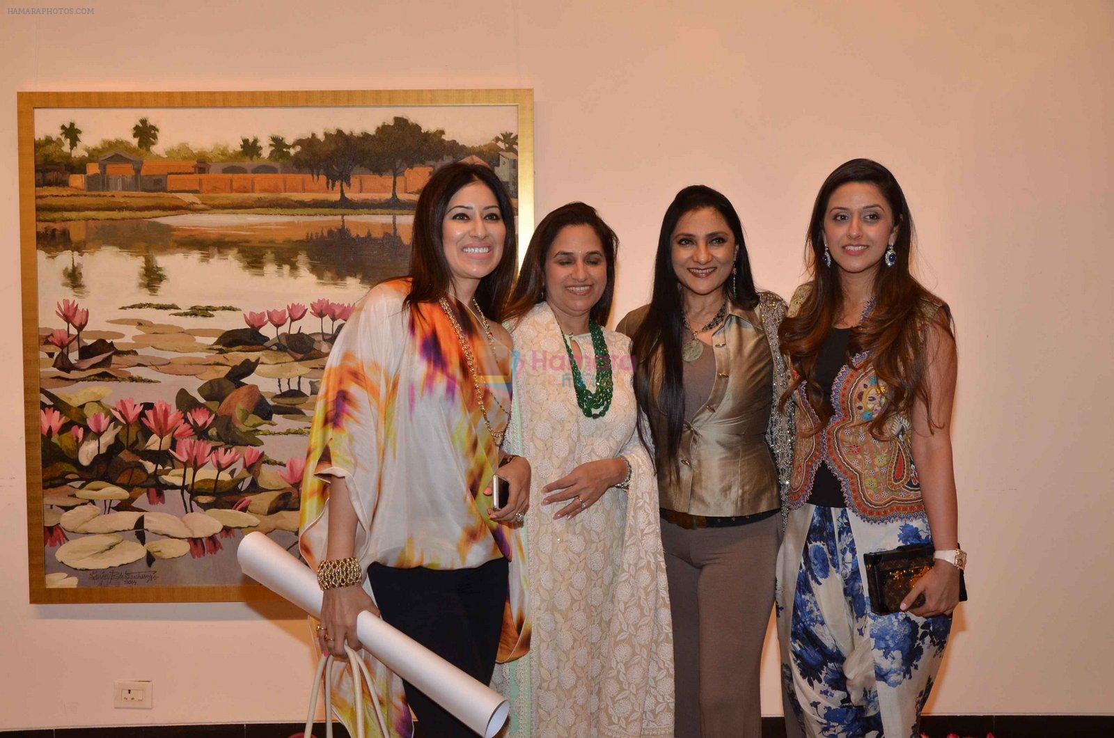 Aarti Surendranath at art exhibition launch with Bindu Kapoor of Yes Bank on 18th Nov 2015