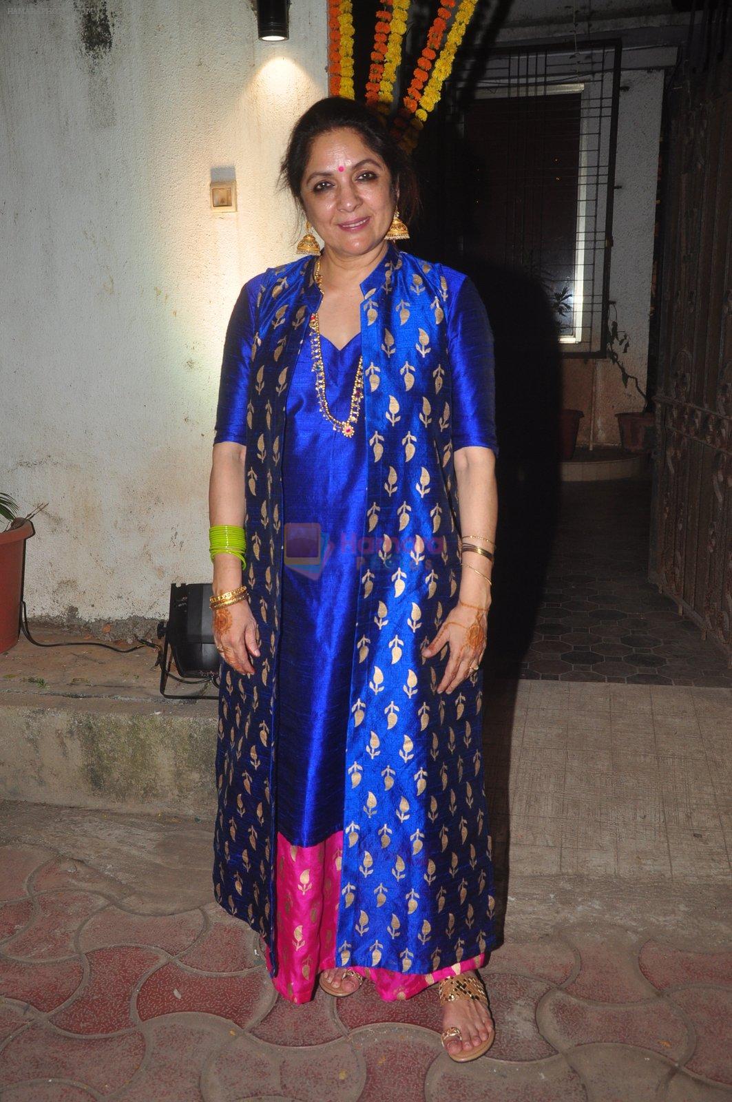 Neena Gupta at Masaba's mehendi on 21st Nov 2015