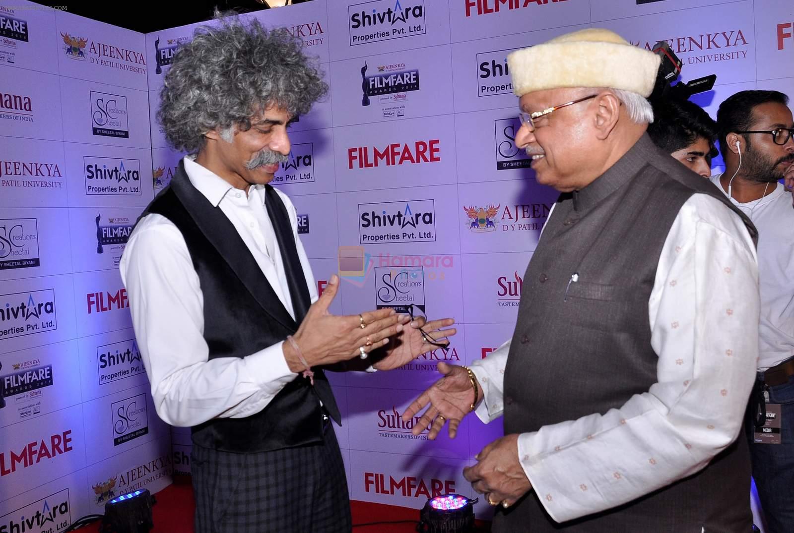 Makrand Deshpande & Kiran Shantaram at the Red Carpet of _Ajeenkya DY Patil University Filmfare Awards