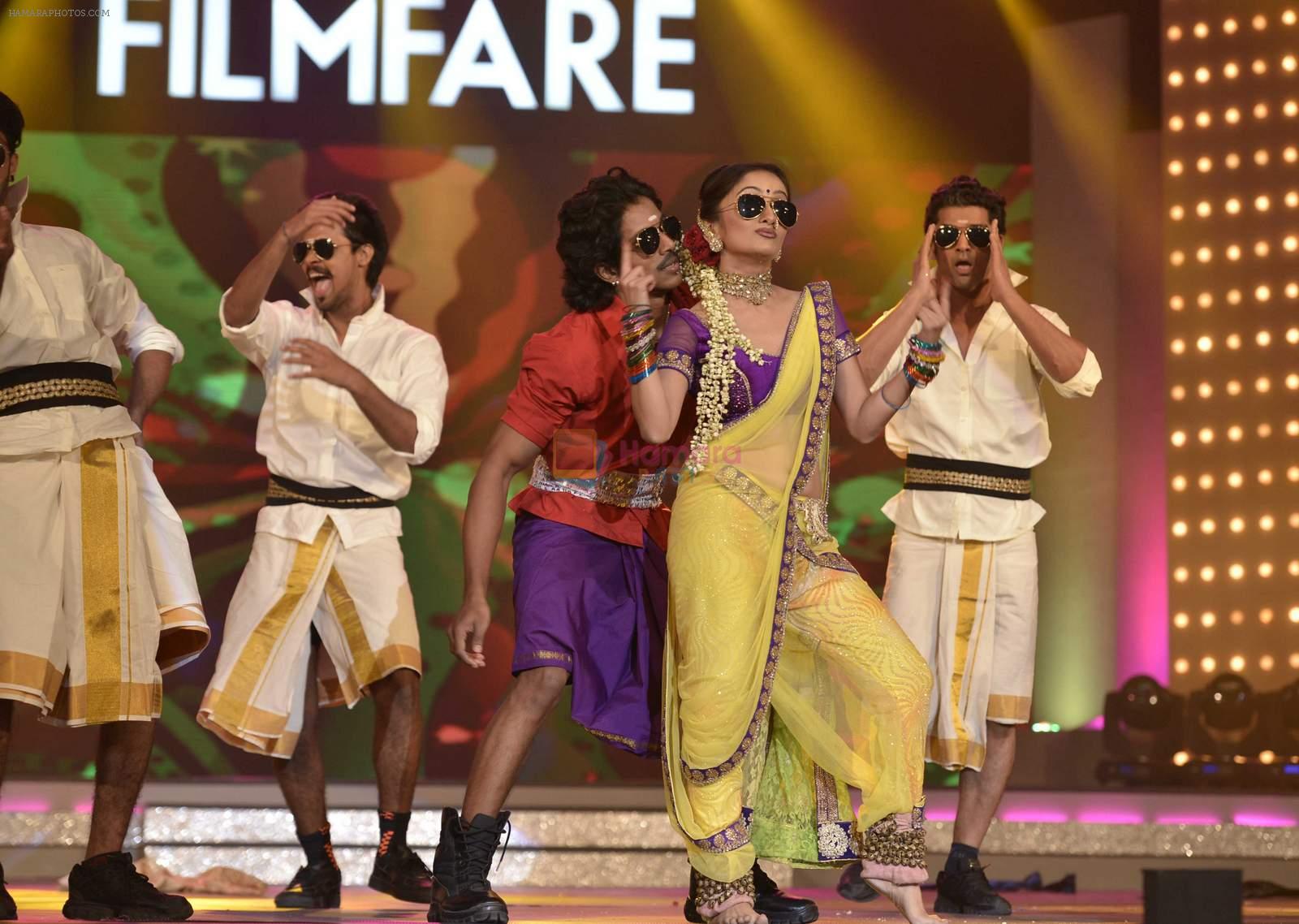 Mansi Naik performs during the Ajeenkya DY Patil Filmfare Awards