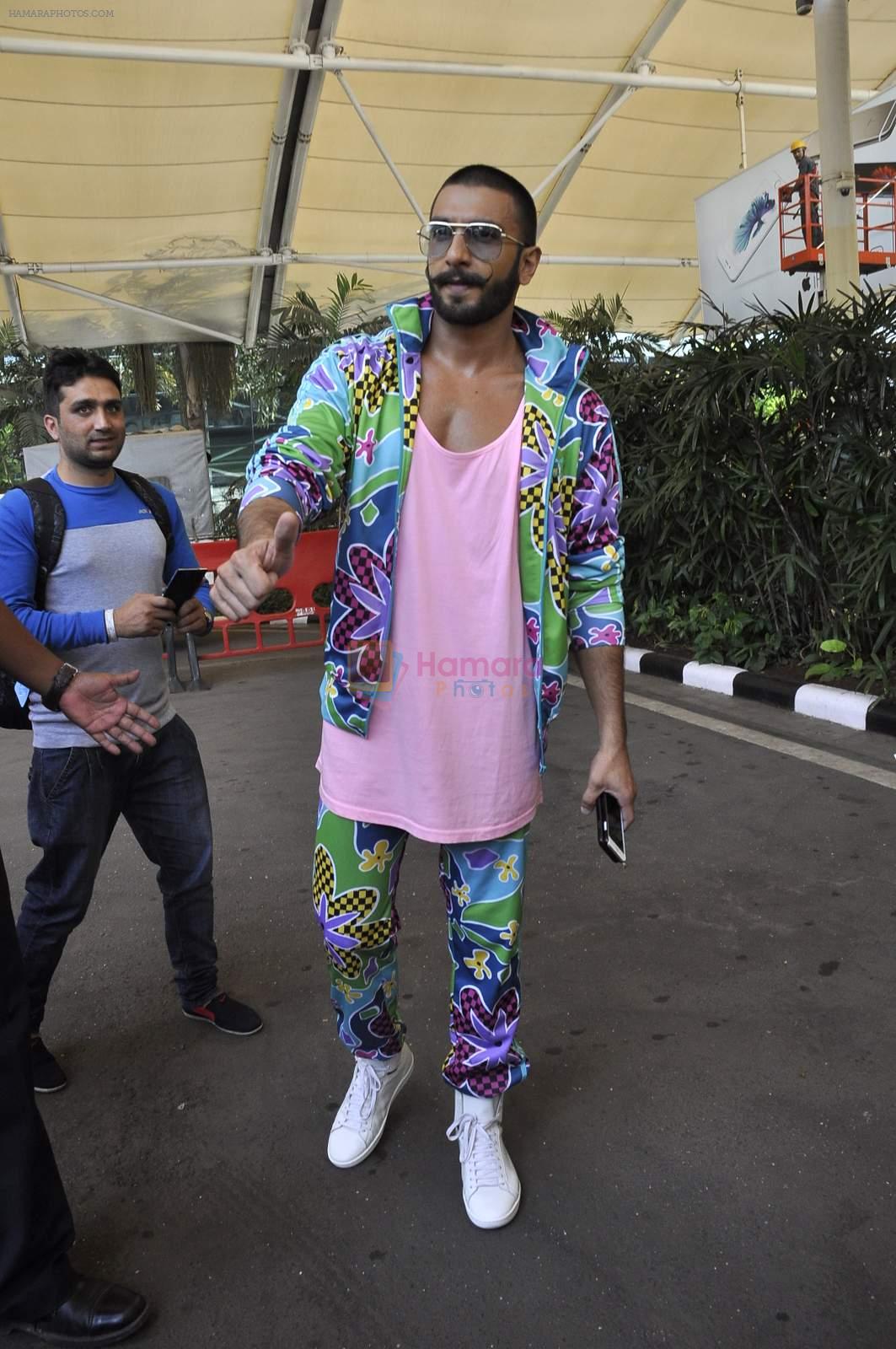 Ranveer Singh snapped at airport on 23rd Nov 2015
