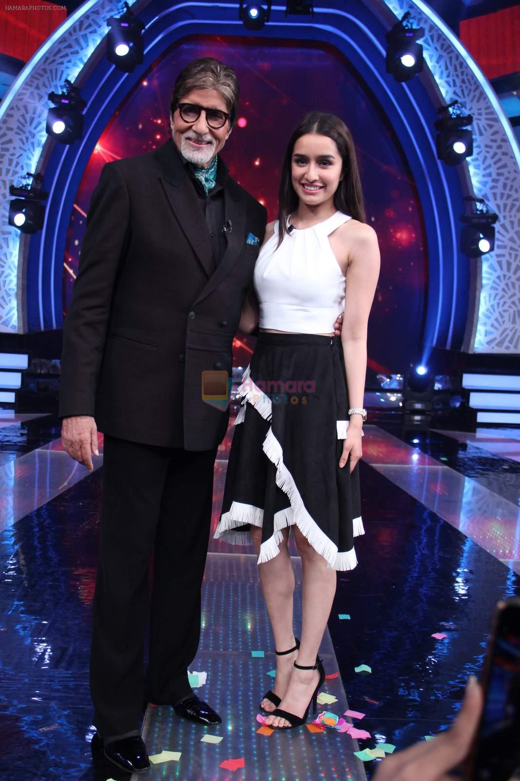 Amitabh Bachchan and Shraddha Kapoor in Aaj Ki Raat Hai Zindagi on 24th Nov 2015