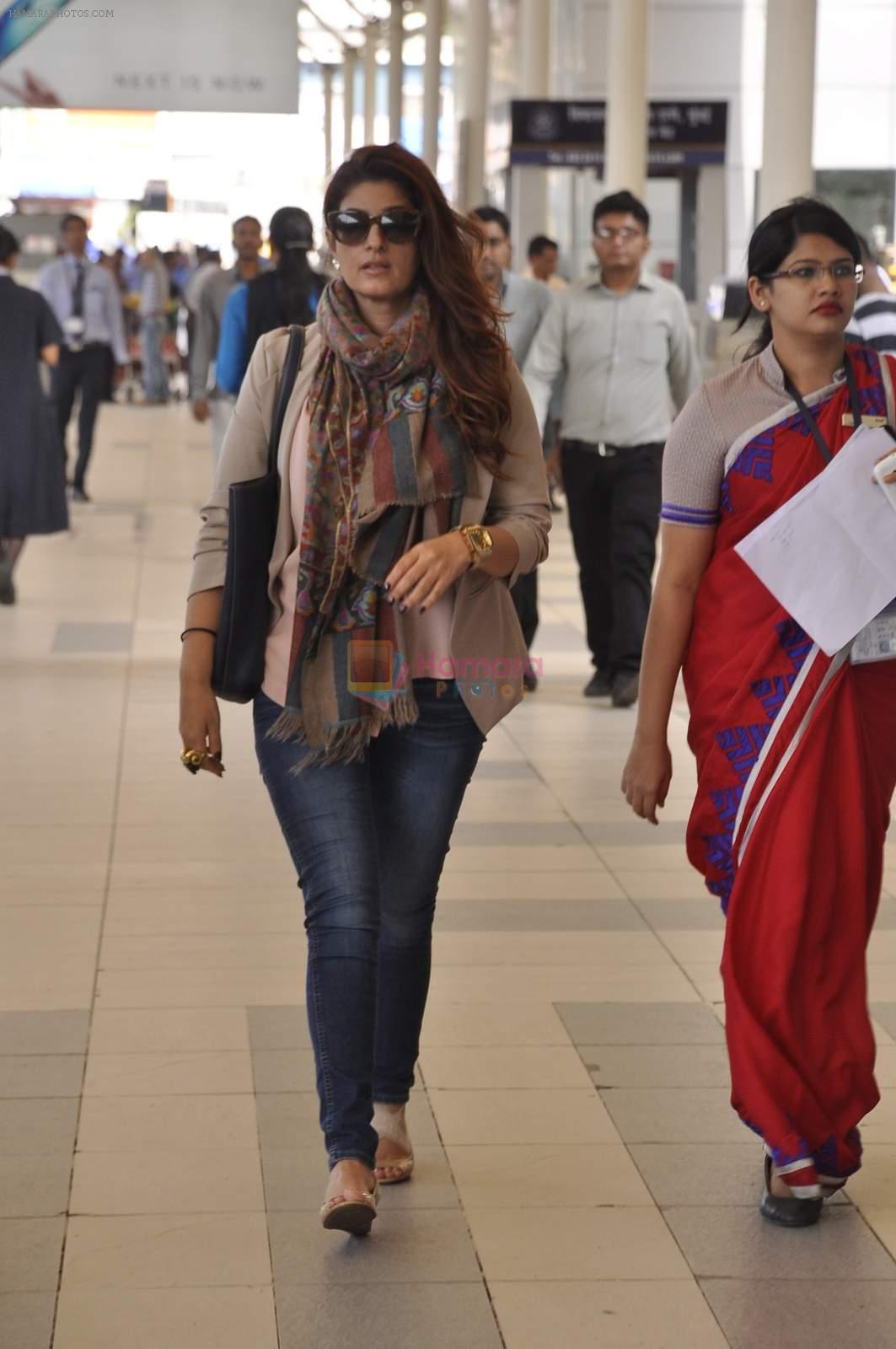 Twinkle Khanna snapped at airport  on 24th Nov 2015
