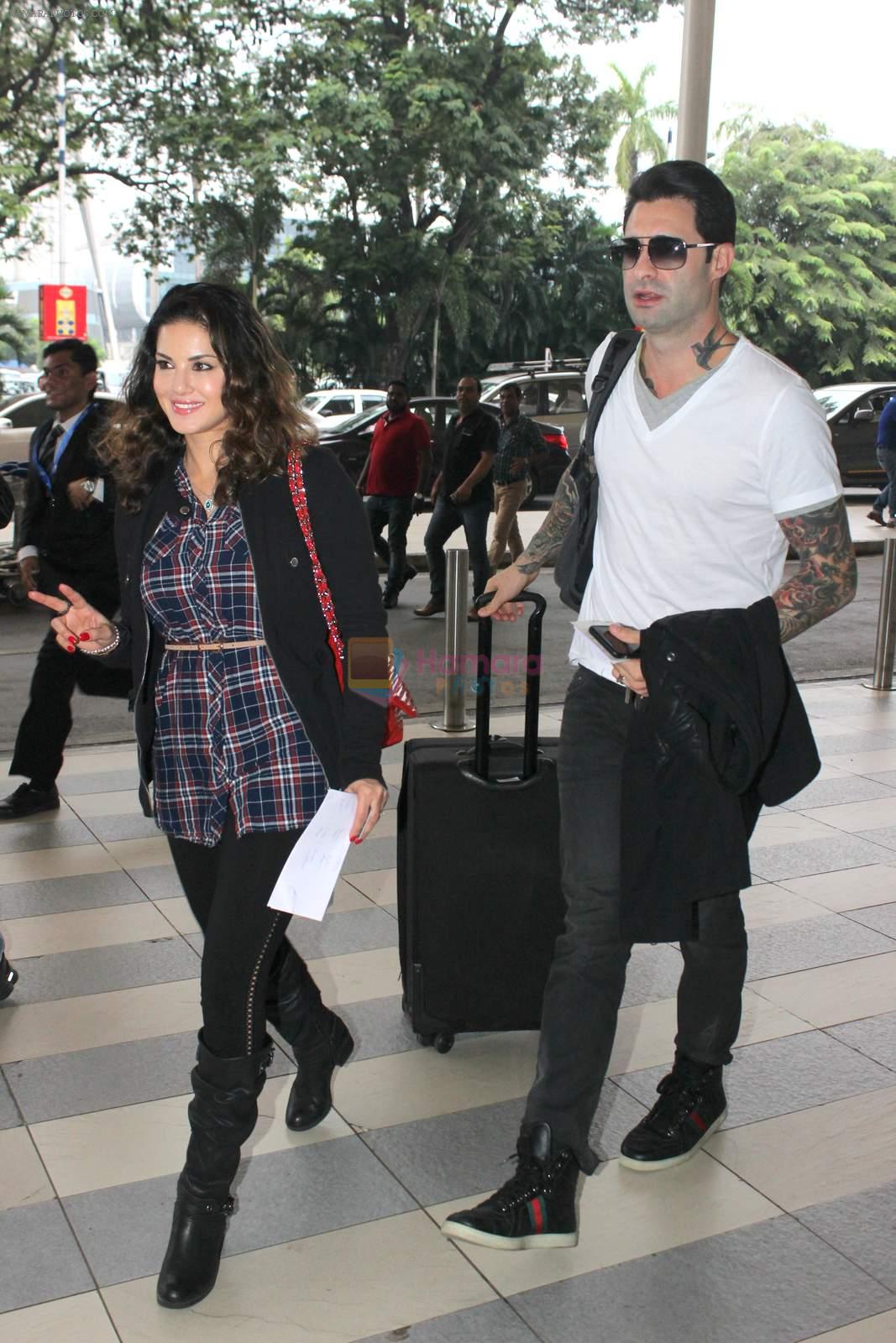Sunny Leone snapped at airport on 25th Nov 2015