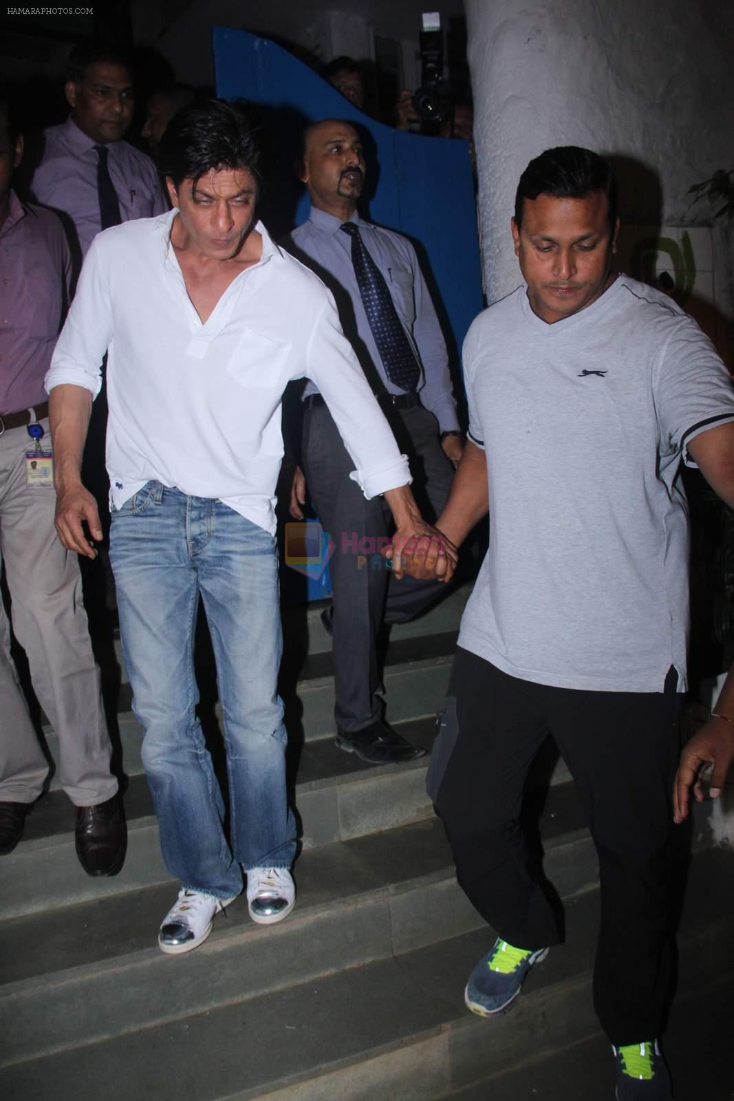 Shahrukh Khan snapped at Olive on 25th Nov 2015