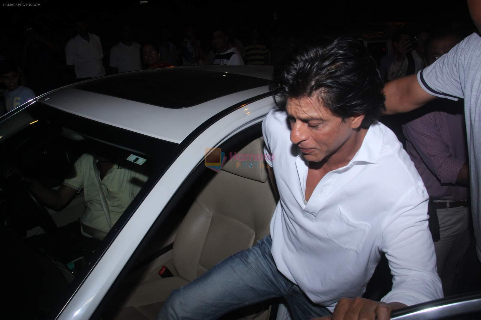 Shahrukh Khan snapped at Olive on 25th Nov 2015