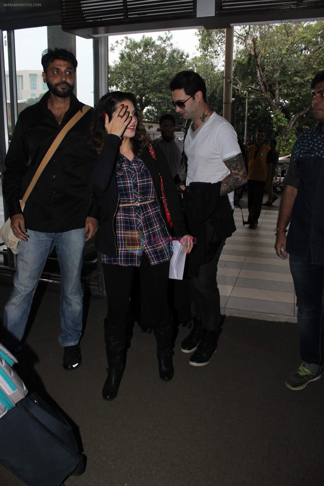Sunny Leone snapped at airport on 25th Nov 2015