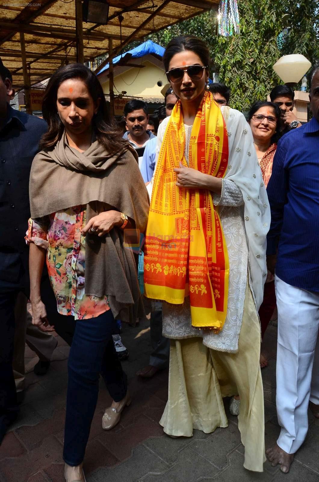 Deepika Padukone at Siddhiviyak Temple on 26th Nov 2015