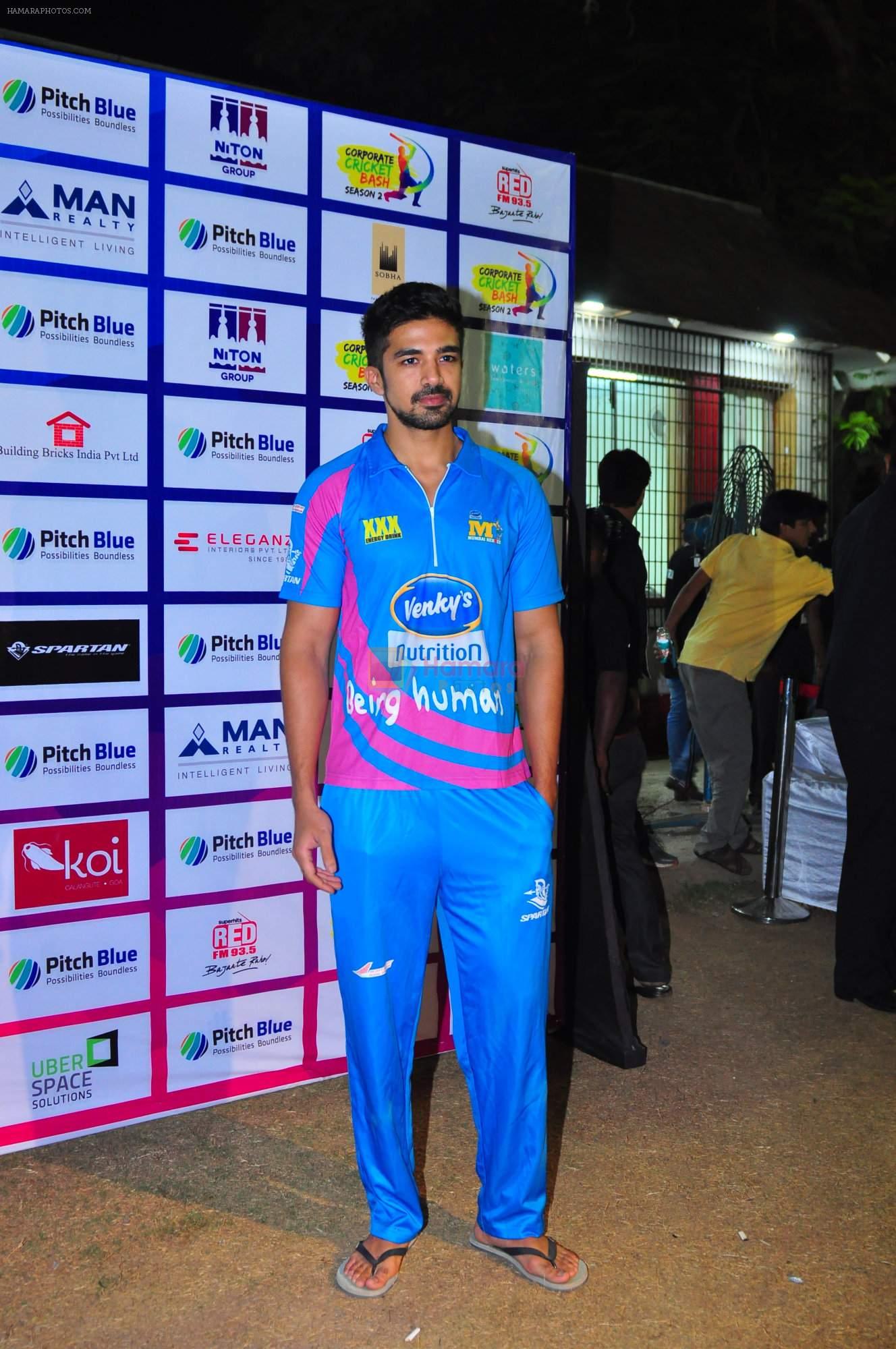 Saqib Saleem at mumbai heroes match on 29th Nov 2015