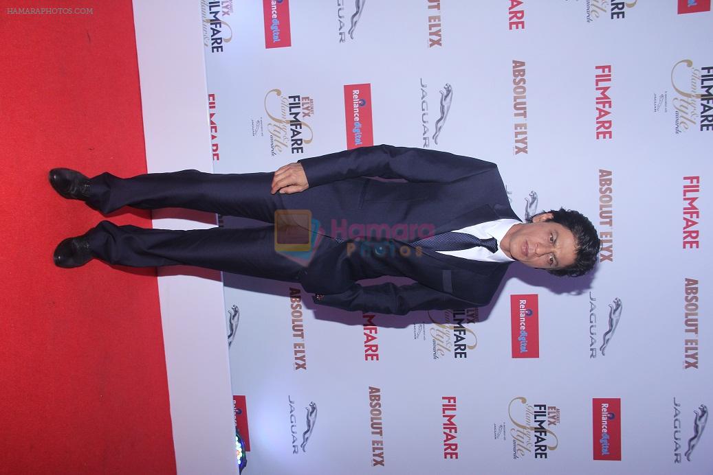 Shah Rukh Khan at the Absolut Elyx Filmfare Glamour & Style Awards 2015 on 30th Nov 2015